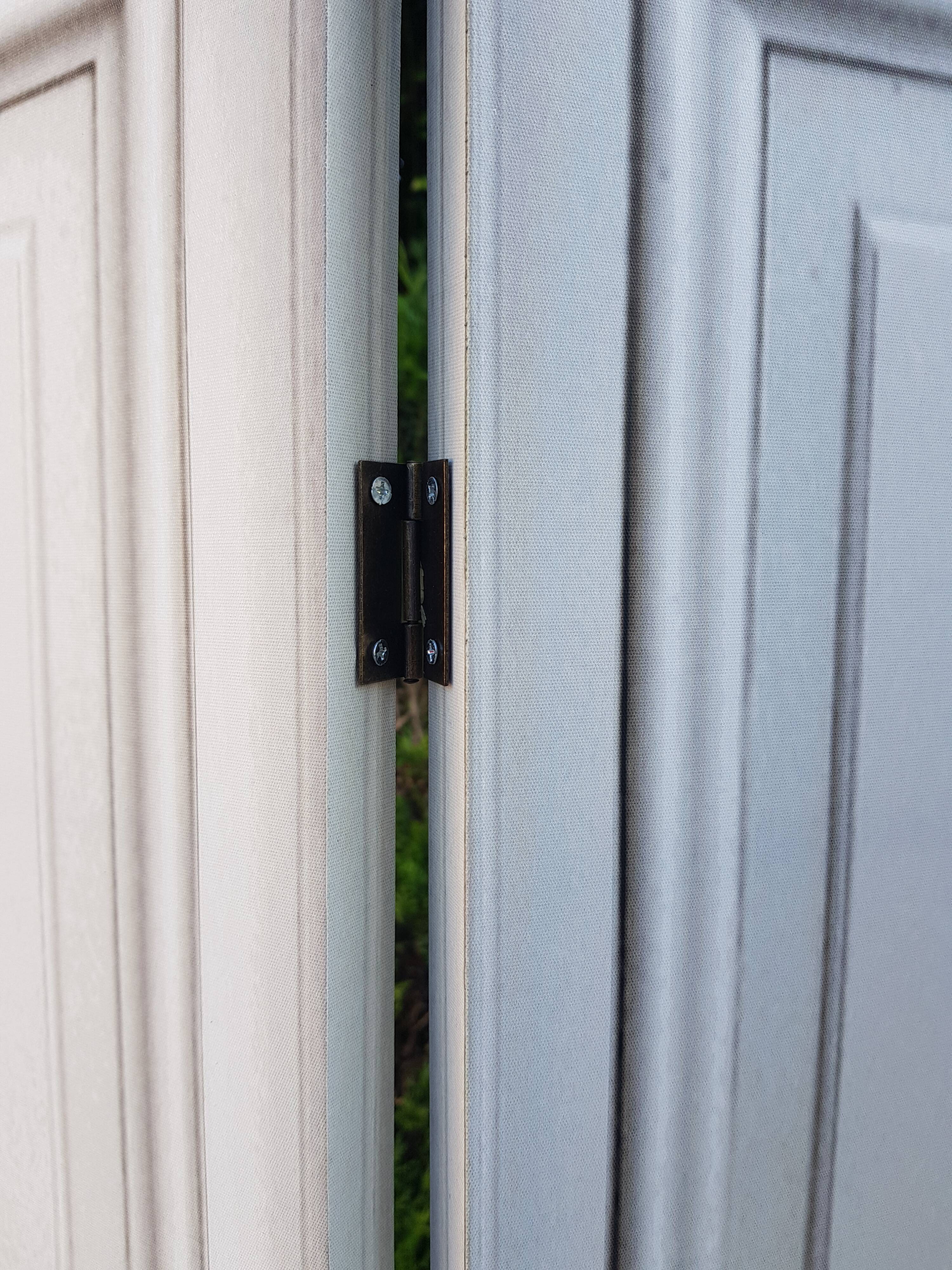 Trompe l'oeil screen