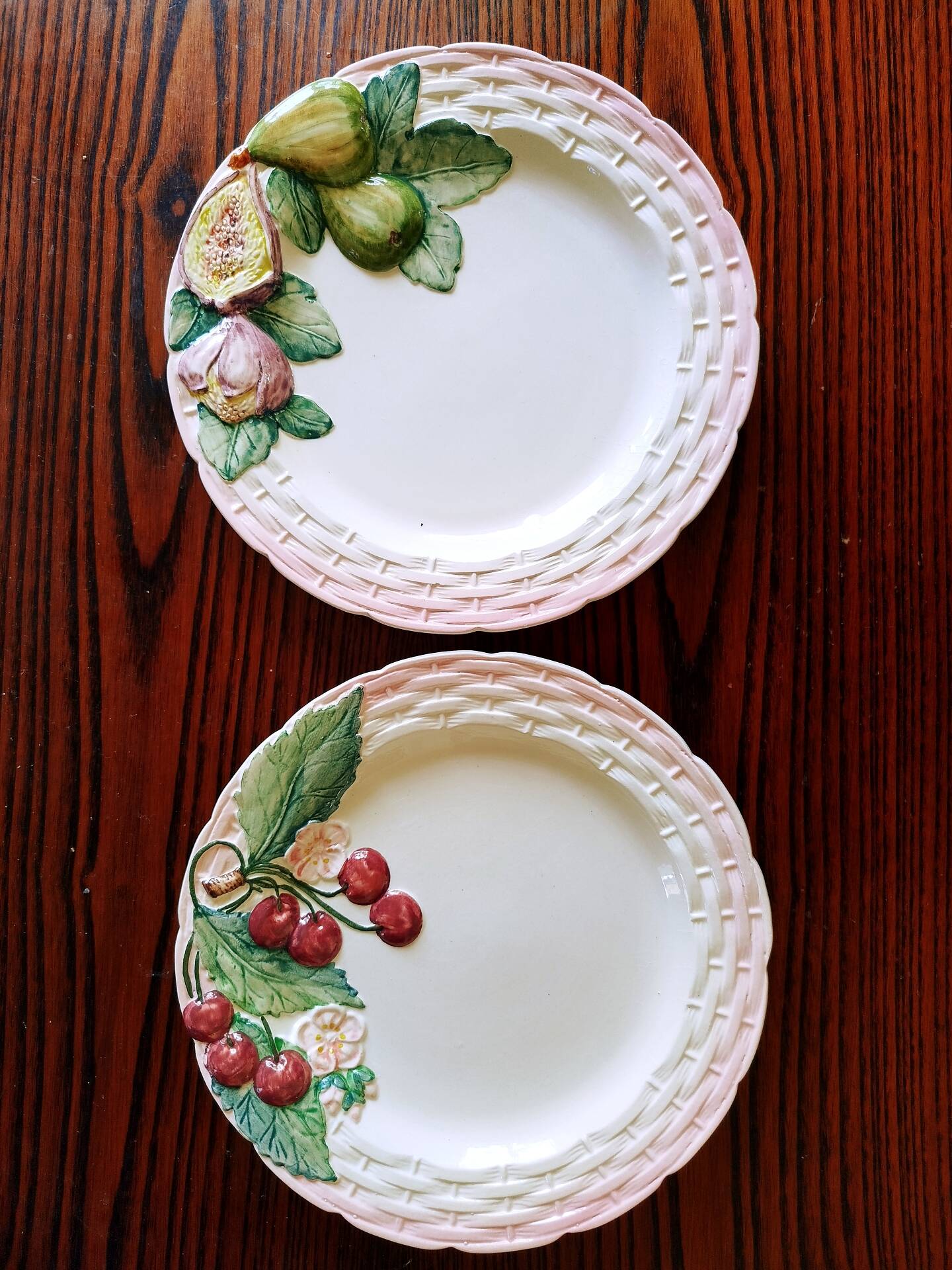 Duo d'assiettes italiennes en barbotine 