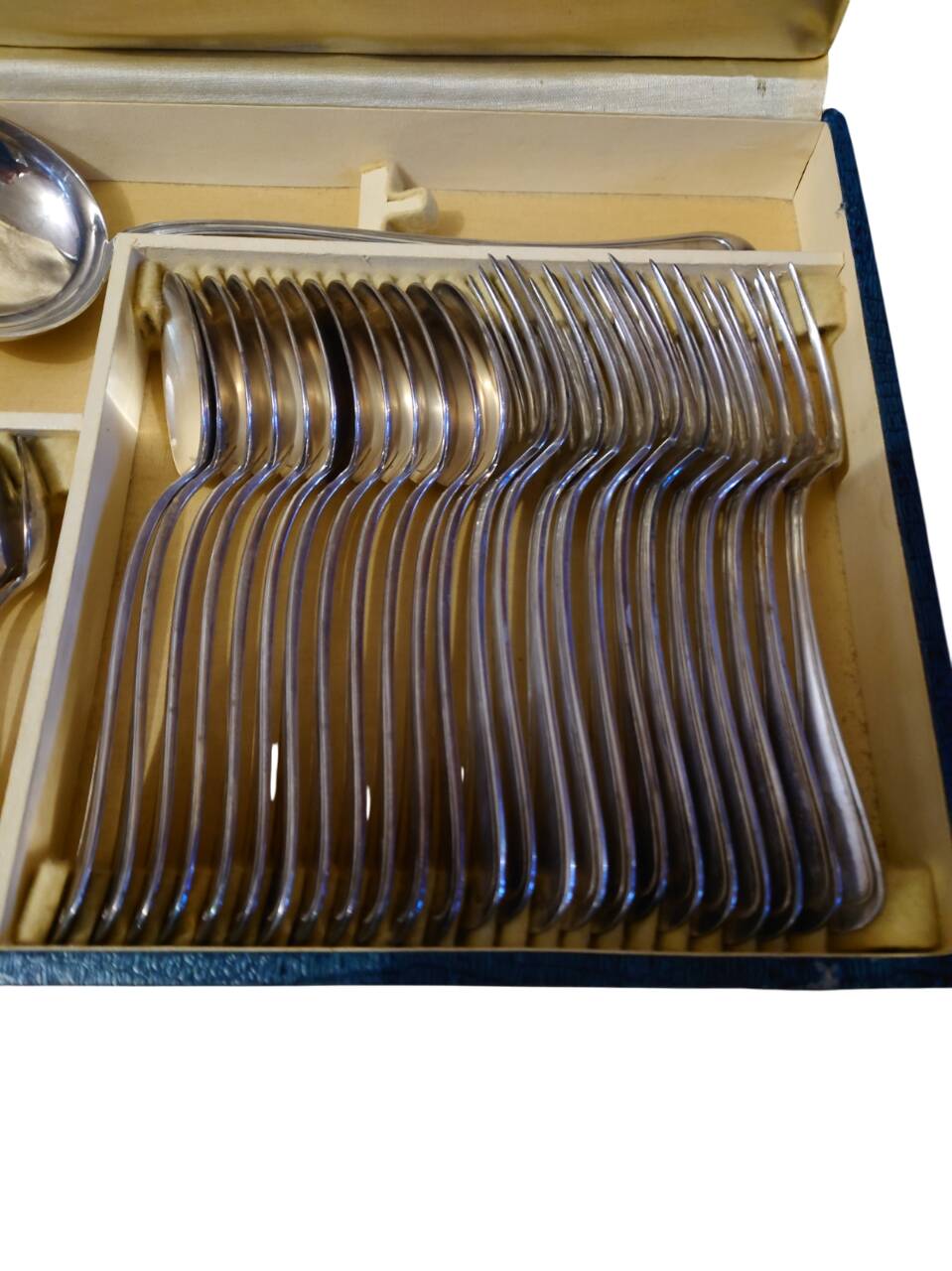 12-place silver-white metal cutlery set 85