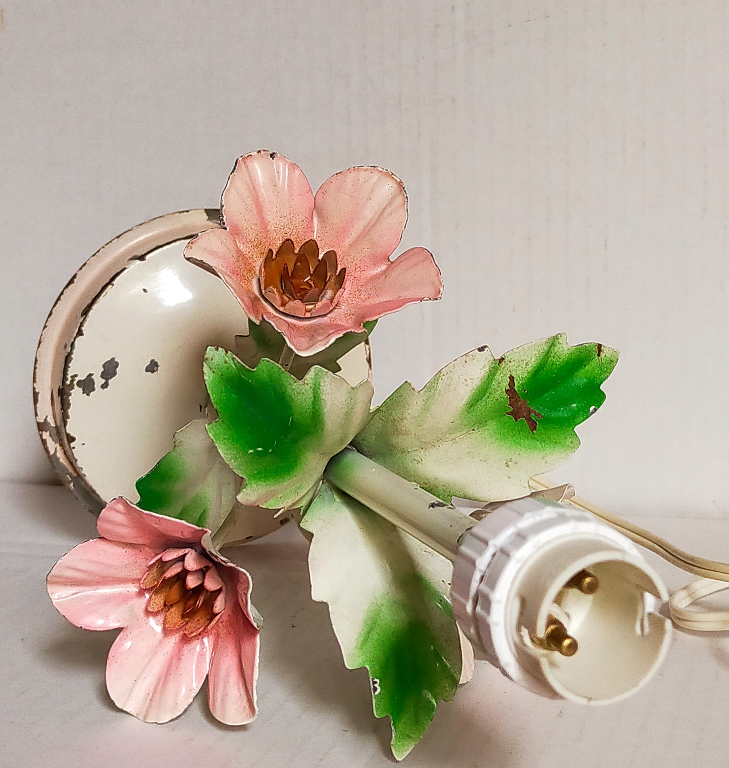 Bouquet lamp to table in vintage painted sheet vinyl lampshade