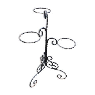 Twisted wrought iron plant holder