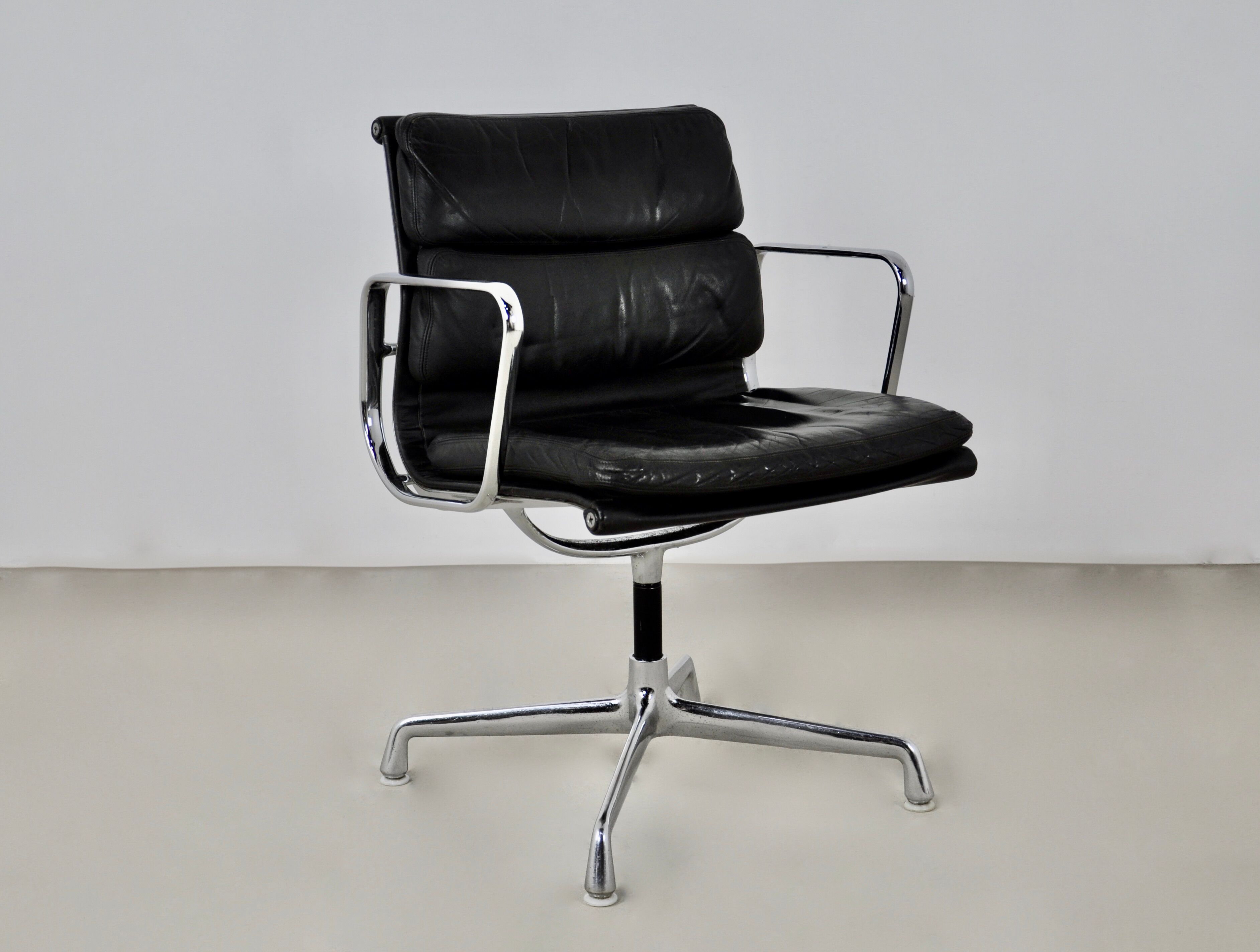 Black leather chair by Charles & Ray Eames for Herman Miller, 1970