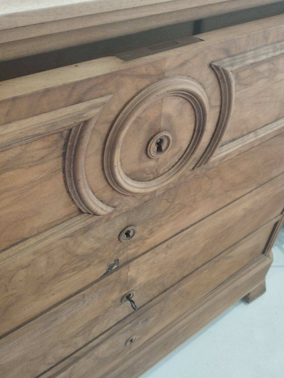 Commode chemin de fer