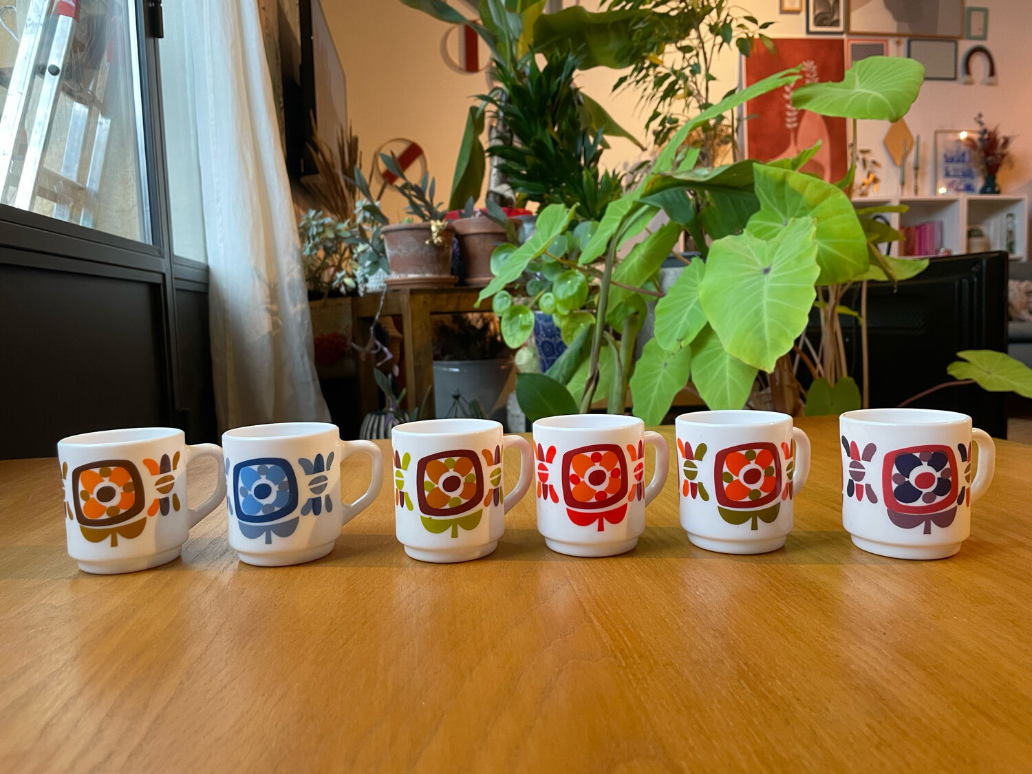 Set of 6 cups mobil years 70