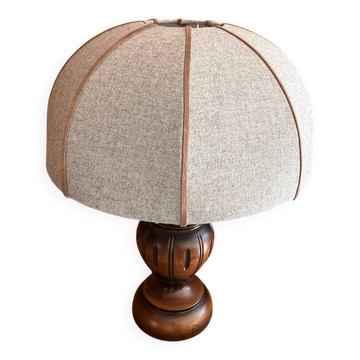Table lamp in solid wood, Mid-century French country style, with lampshade.