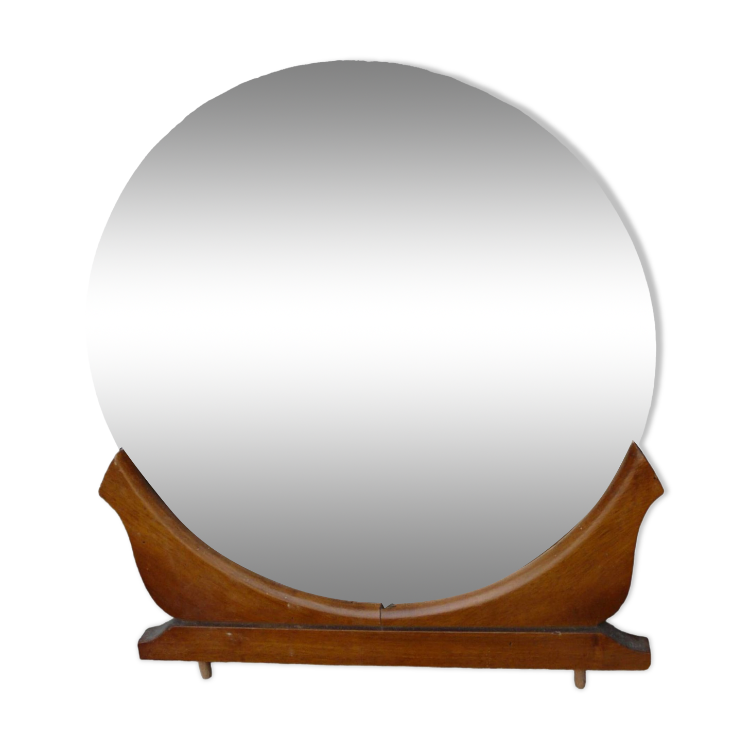 Round mirror on 60's furniture