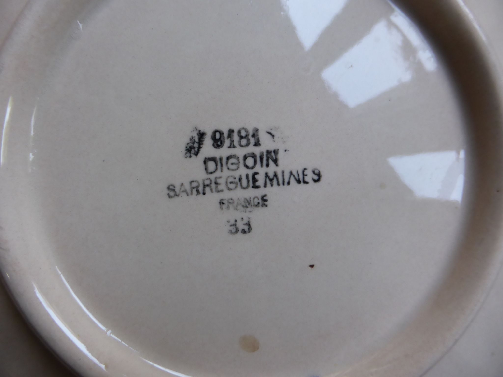 Vintage round dome serving dish from Digoin Sarreguemines 200896
