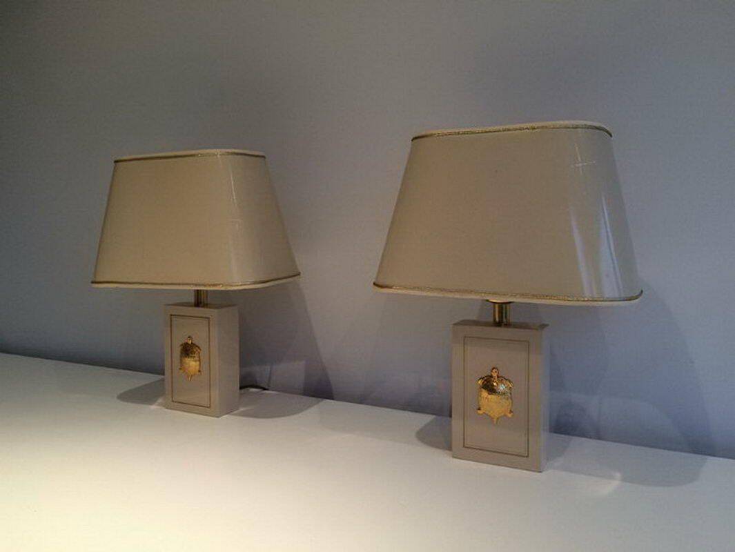 Paire de lampes à décor de tortues dorées