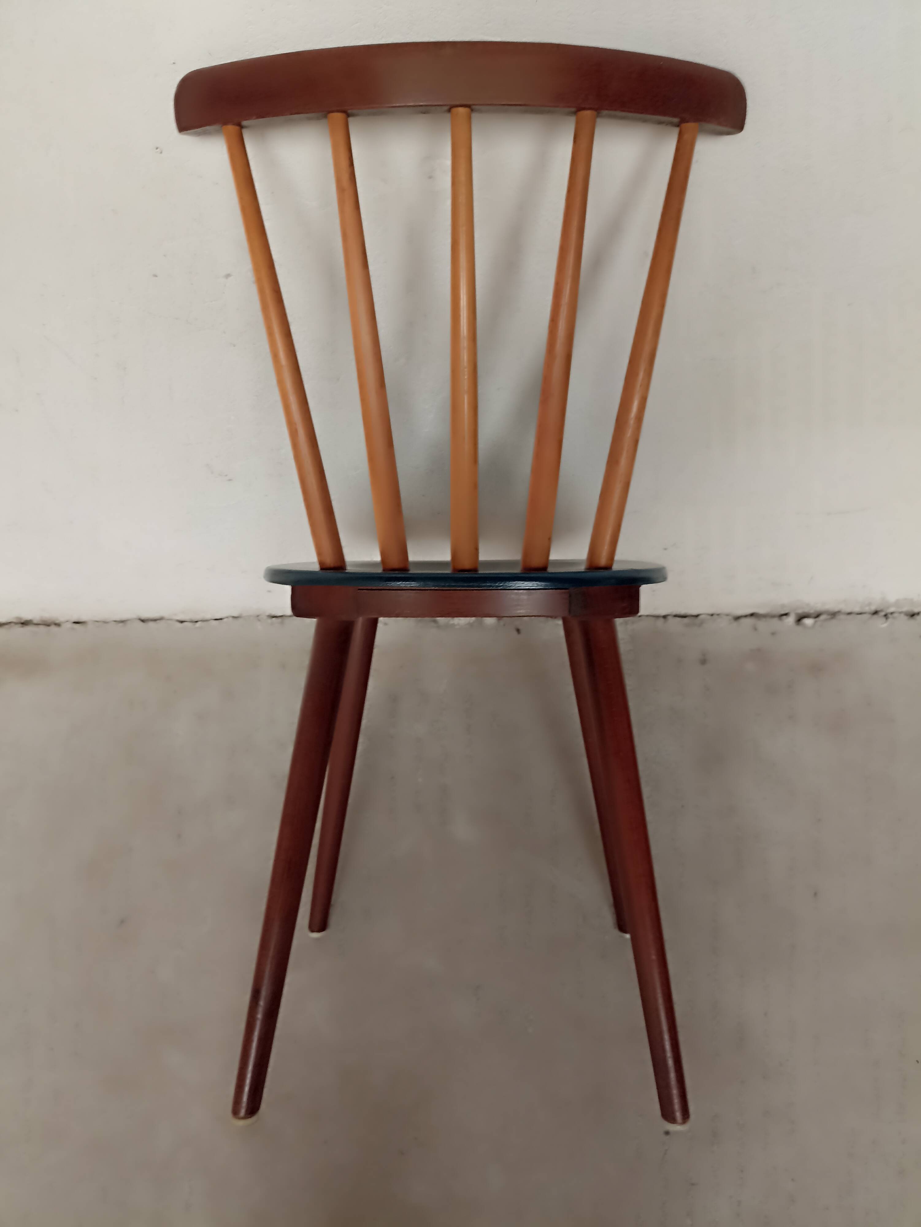 Set of 6 vintage bistro chairs