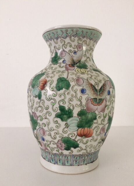 Porcelain vase from China, mid-20th century