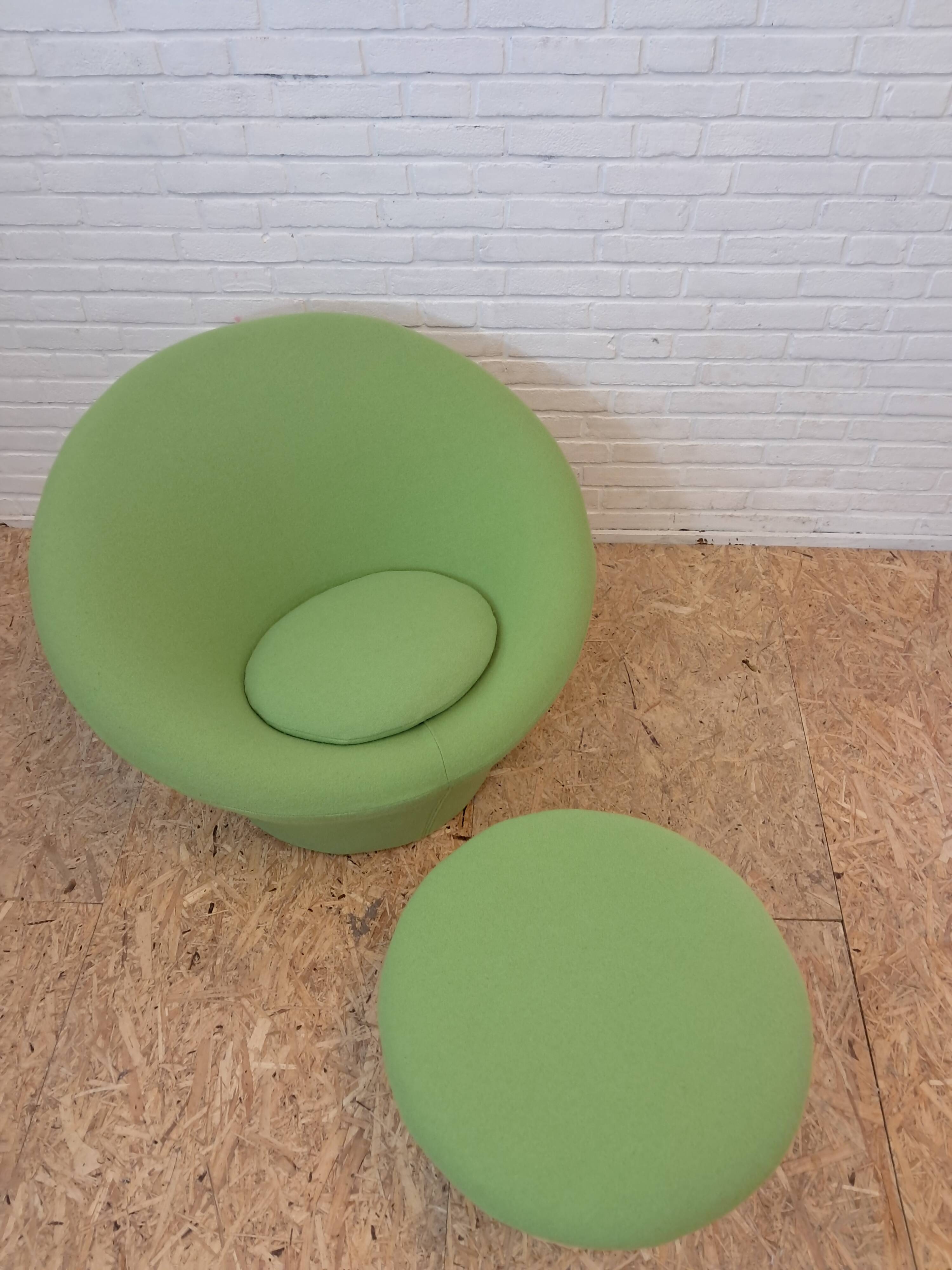 Artifort 560 "Mushroom" with footrest