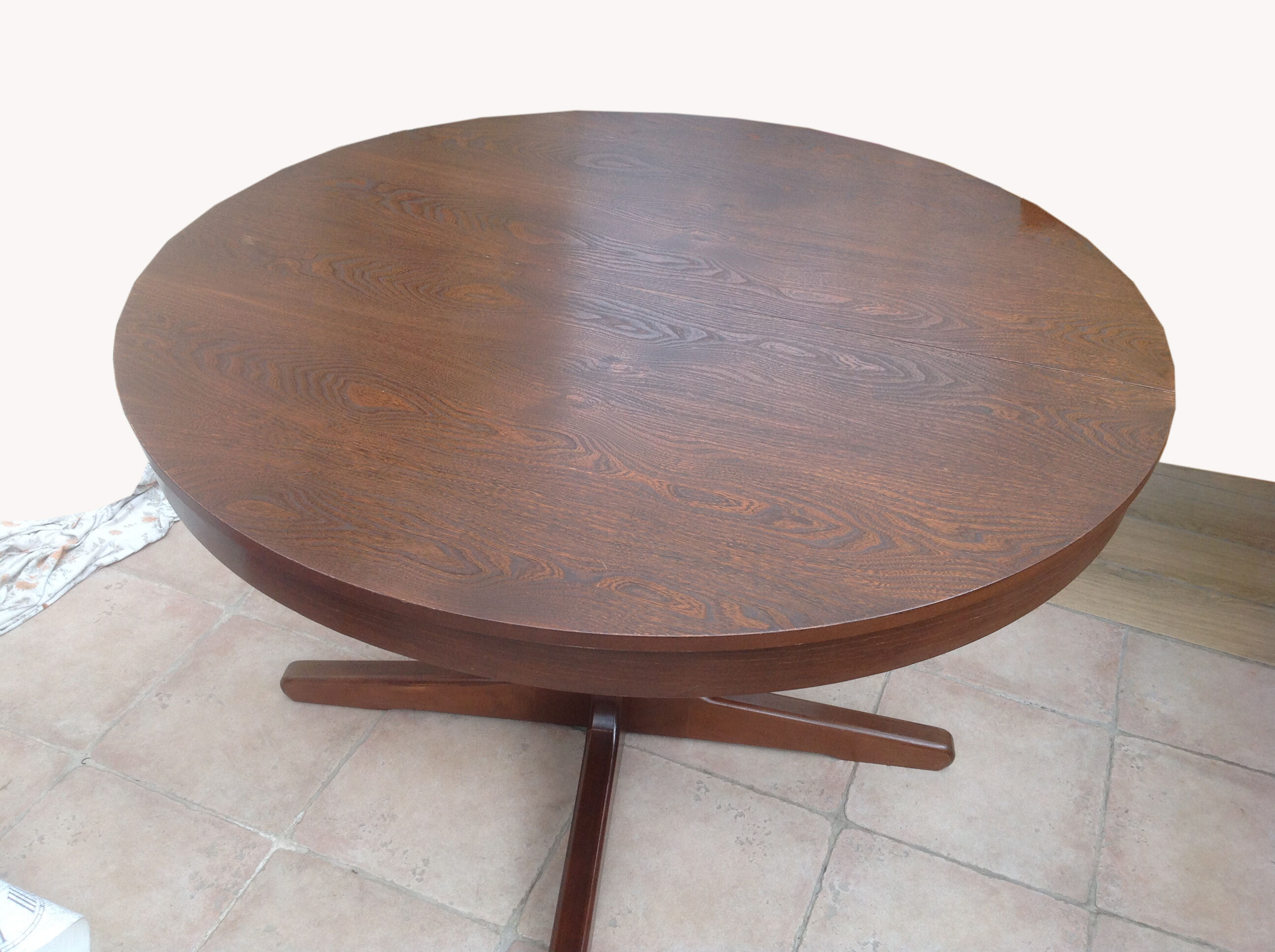 Baumann dining room table