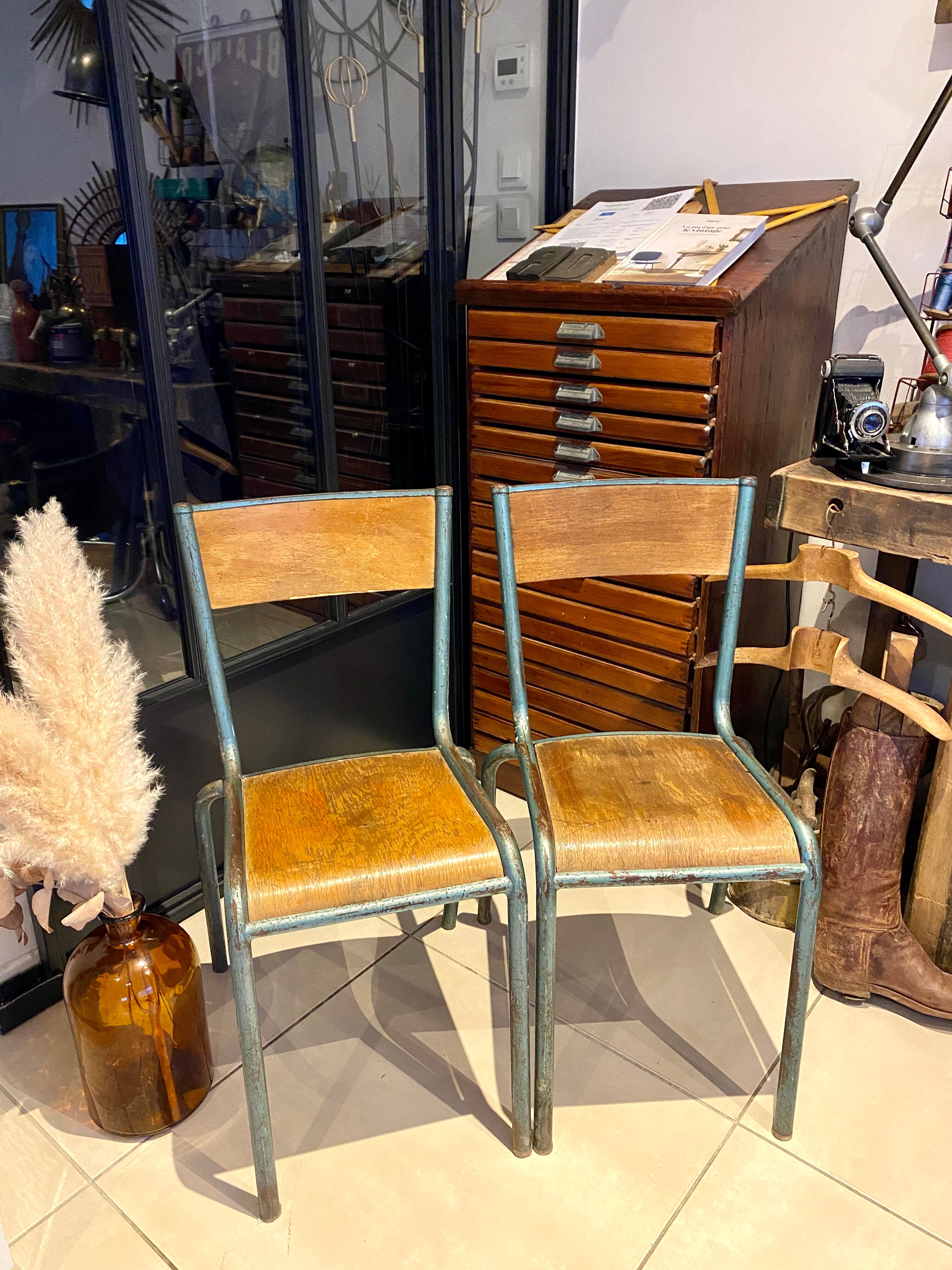 Paire de chaises d'école vintage