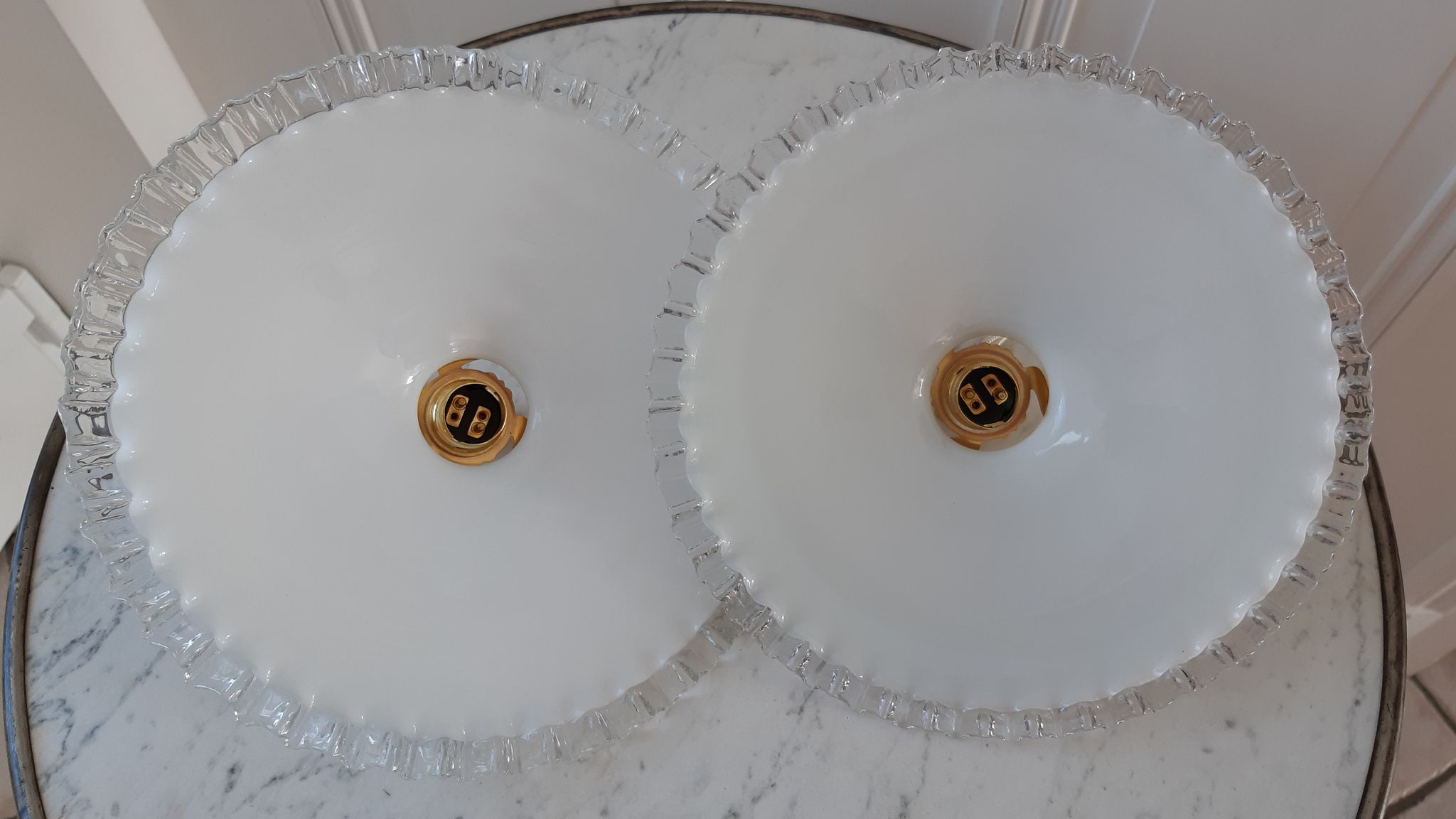 Pendant lamp in serrated opaline 40s