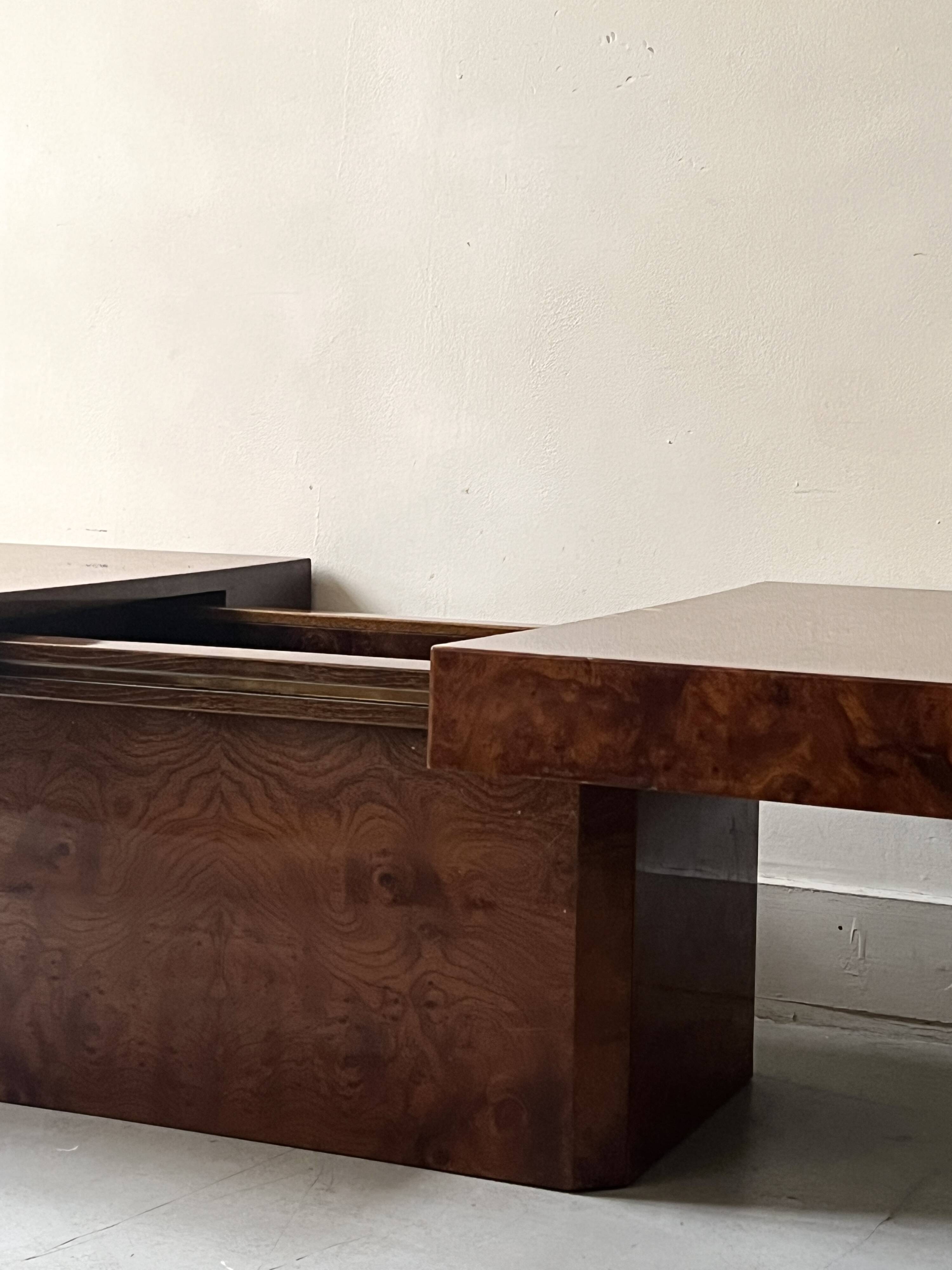 Table basse bar à tiroir en loupe d'orme, Maison Lancel 1970