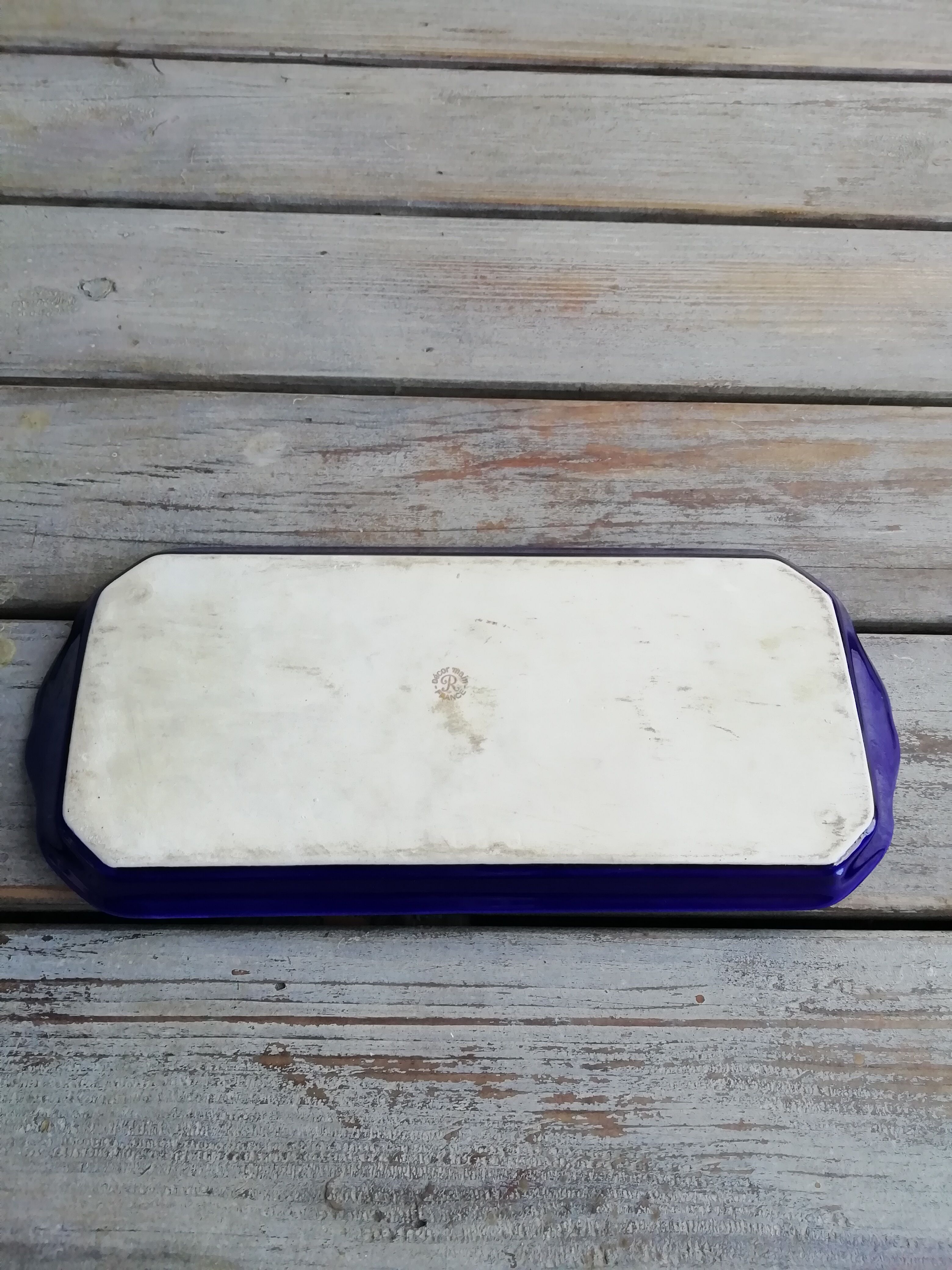 Blue and gold cake dish