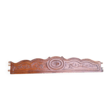 Fronton en bois sculpté vers 1800