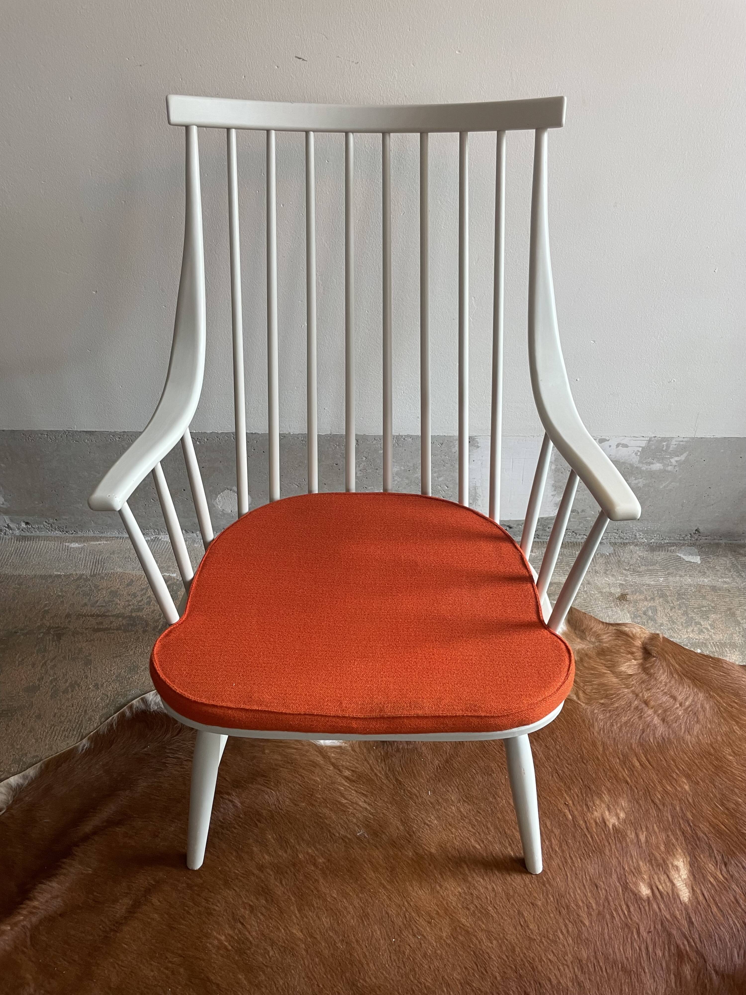 White and orange Nesto chair, model Grandessa by Lena Larson for Pastoe