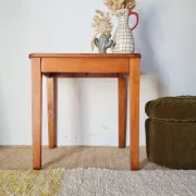 Petite table ou bout de canapé en bois