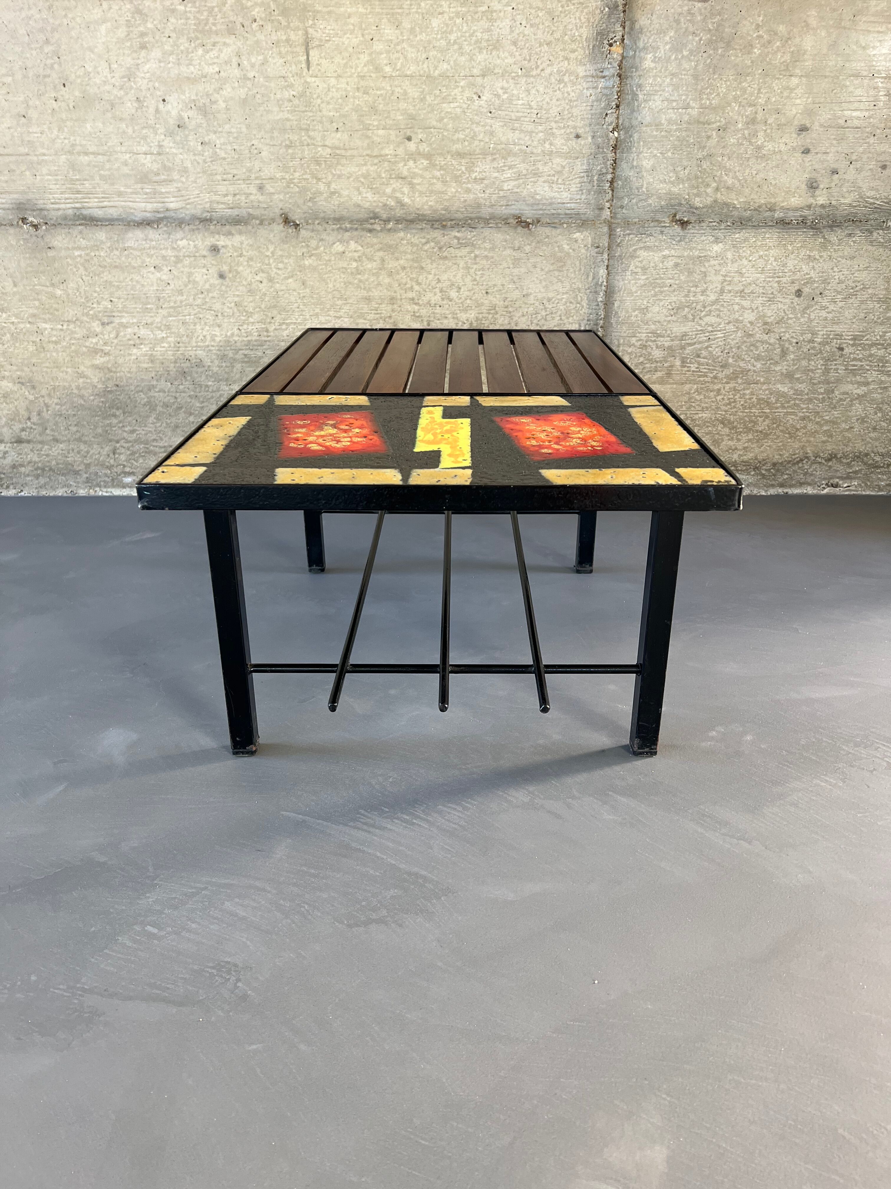 Table basse mid-century, teck, acier et pierre de lave