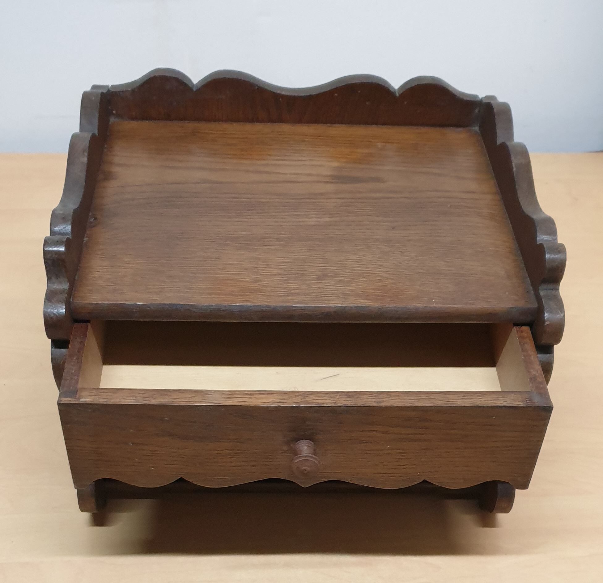 Vintage shelf to install or hang