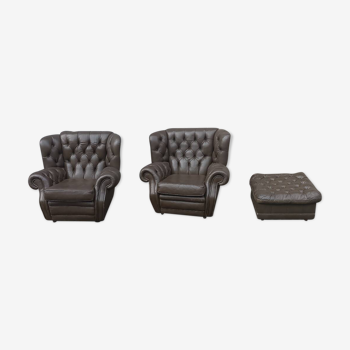 Pair of Chesterfield armchairs with footrest