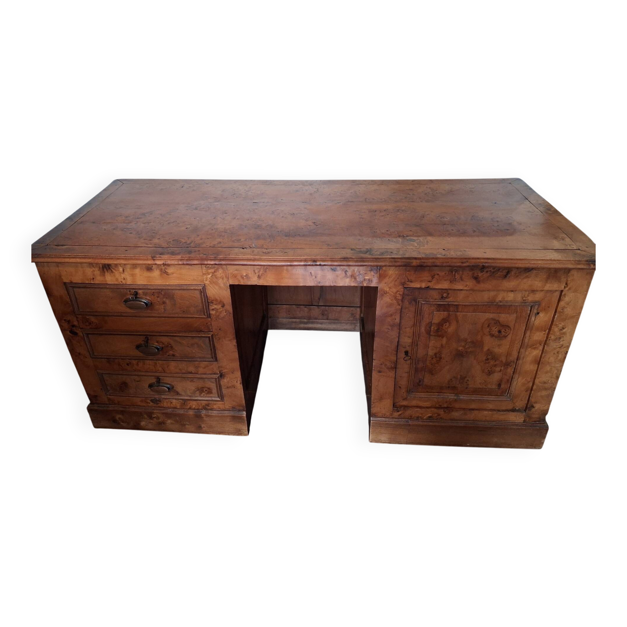 Desk in elm burl