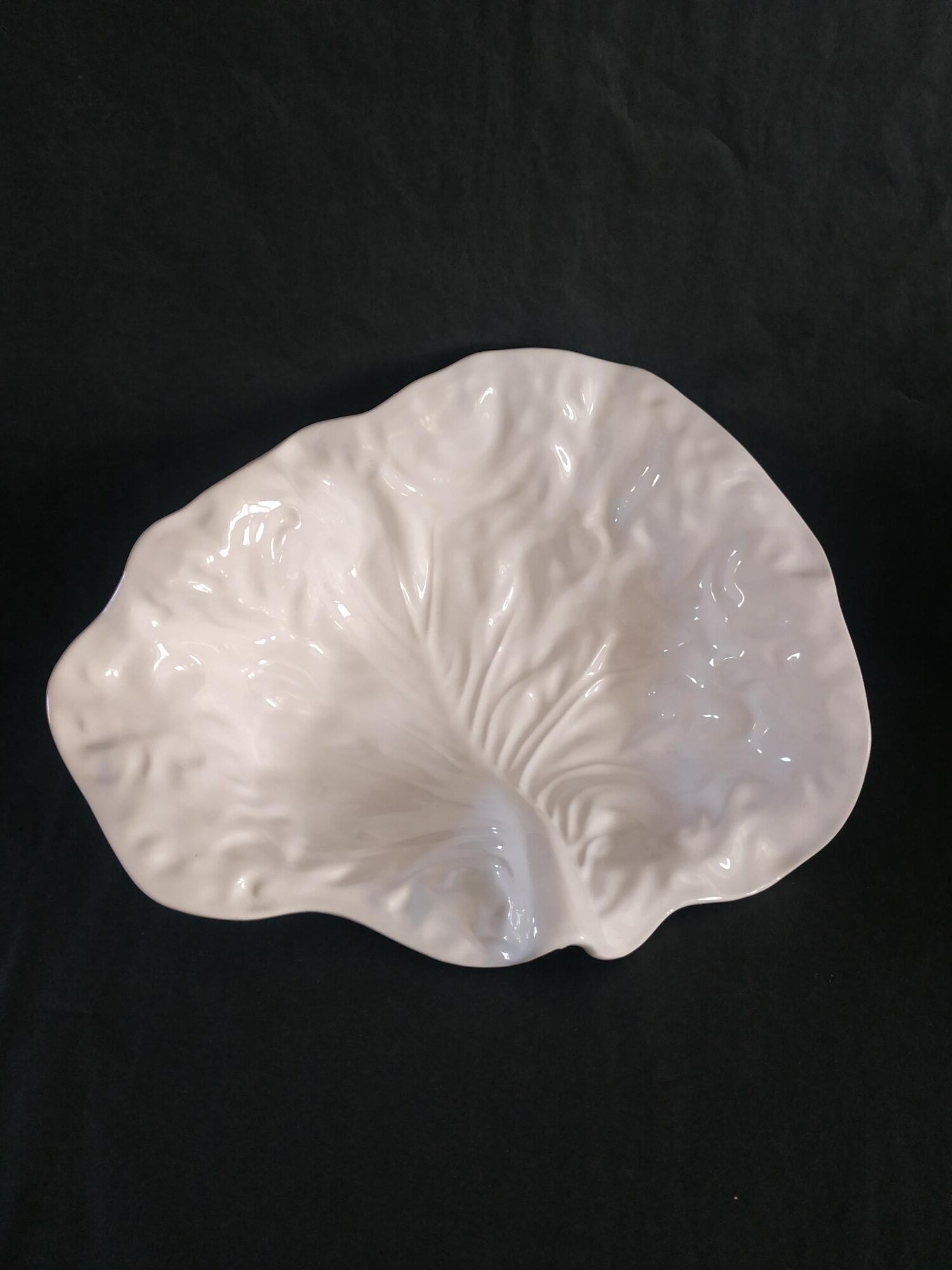 Vintage ceramic cabbage leaf cut