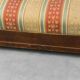 Canapé vintage 3 places en bois avec tissu rayé, années 1950, classique et élégant.