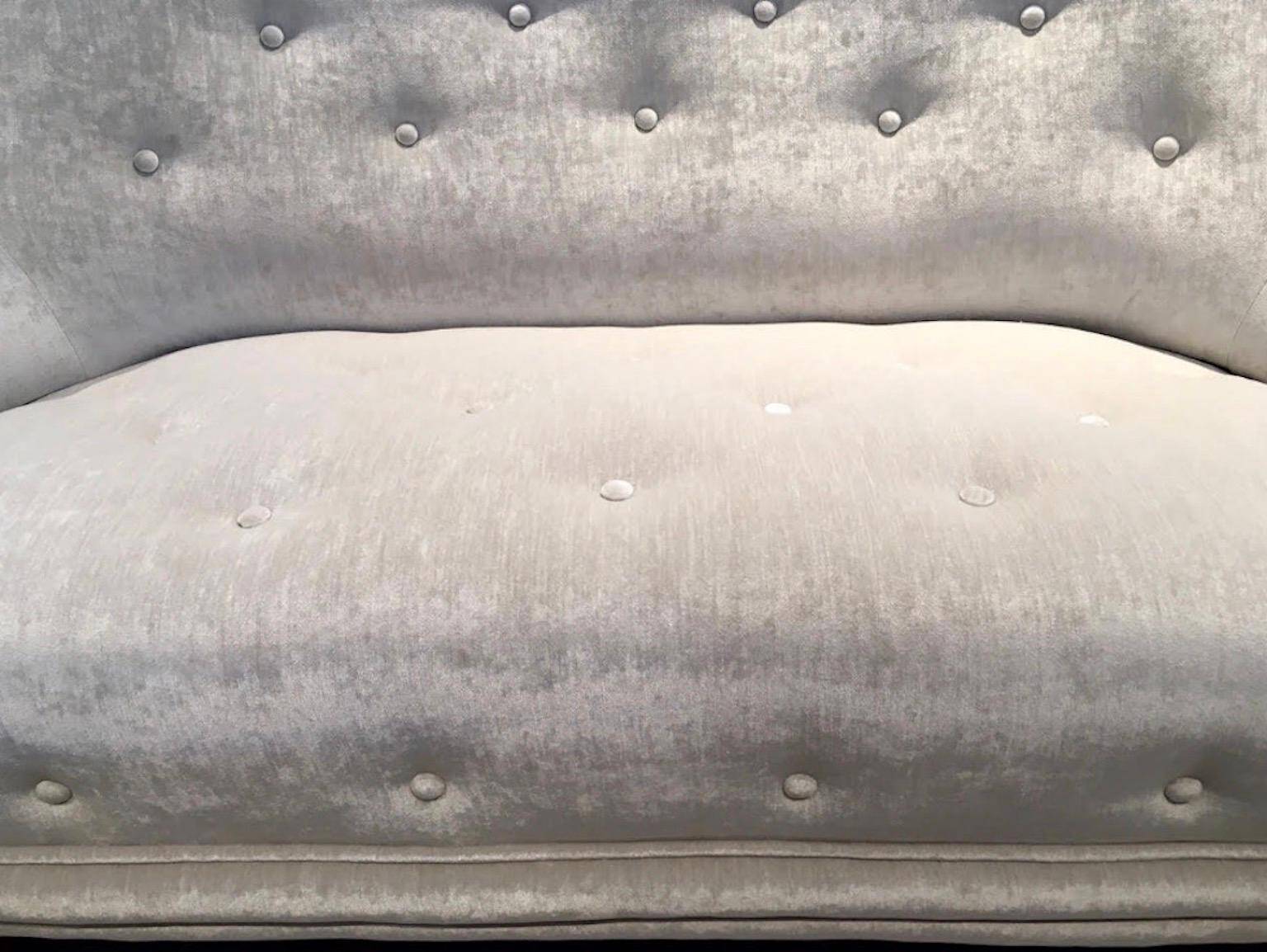 Grey velvet buttoned sofa by Levi's Mobelafarr
