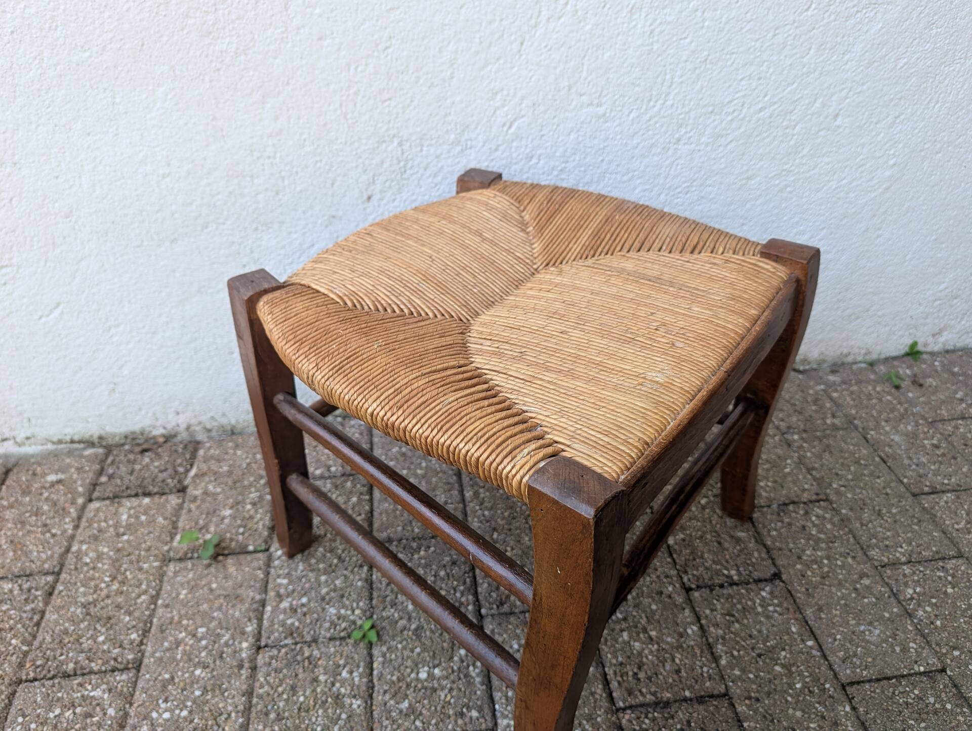 Antique solid wood stool with traditional rush seating – Late 19th century