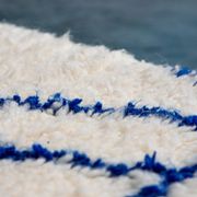Tapis berbère Beni Ouarain blanc bleu