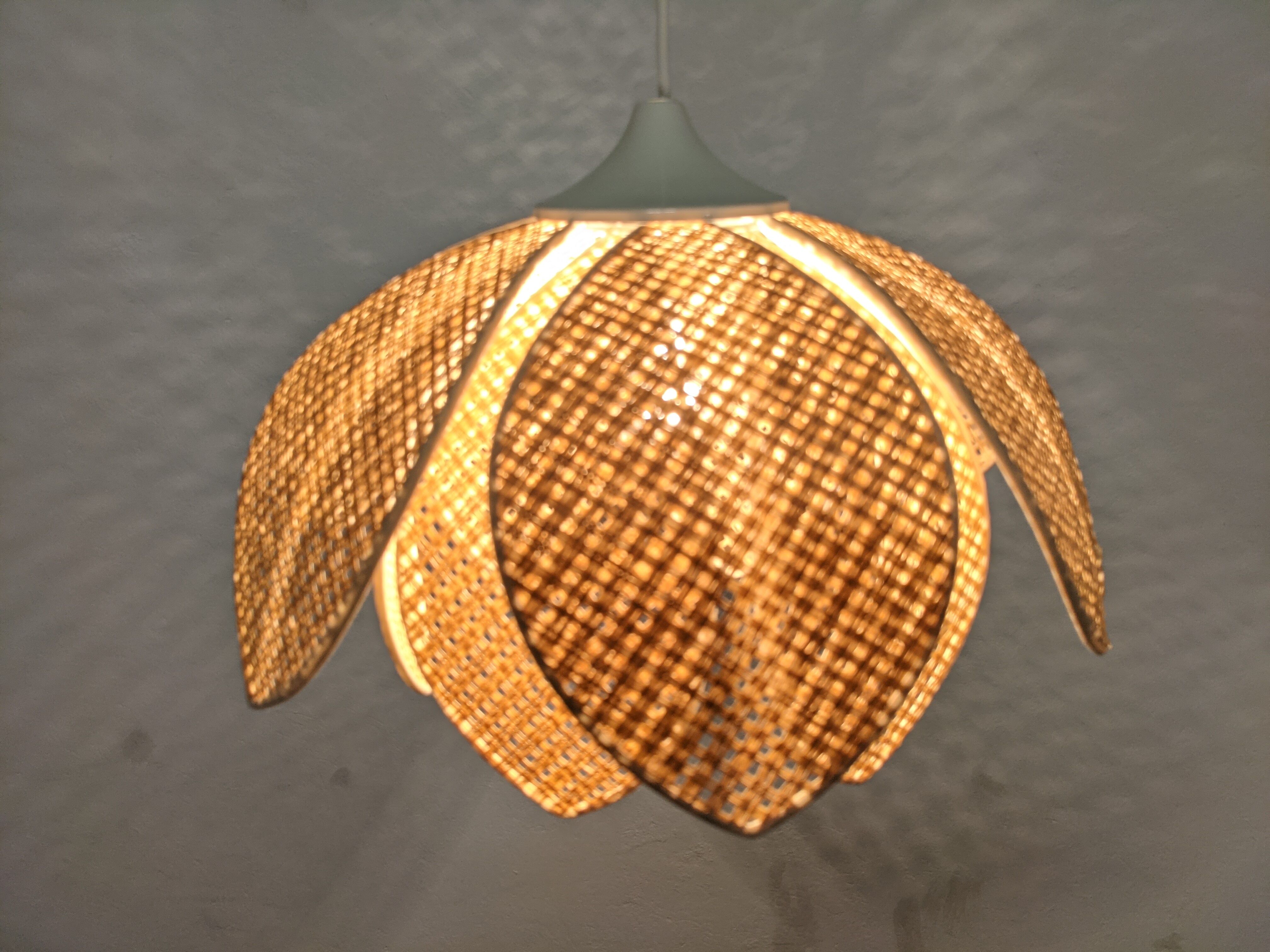 Rattan lotus flower suspension from the 60s/70s