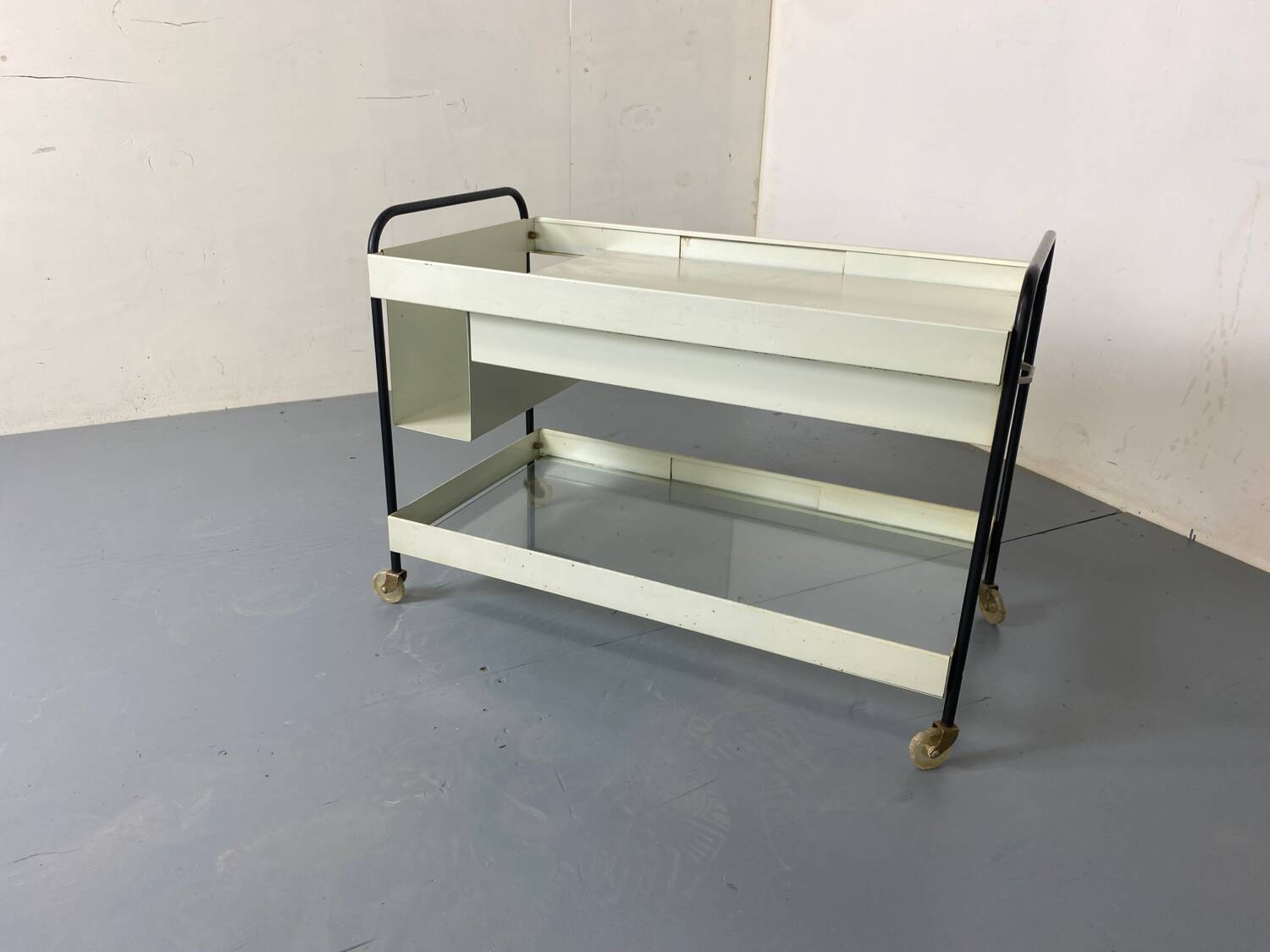 Mid-Century Modernist Pilastro Side Table Serving Trolley by Coen De Vries for Pilastro, 1950s