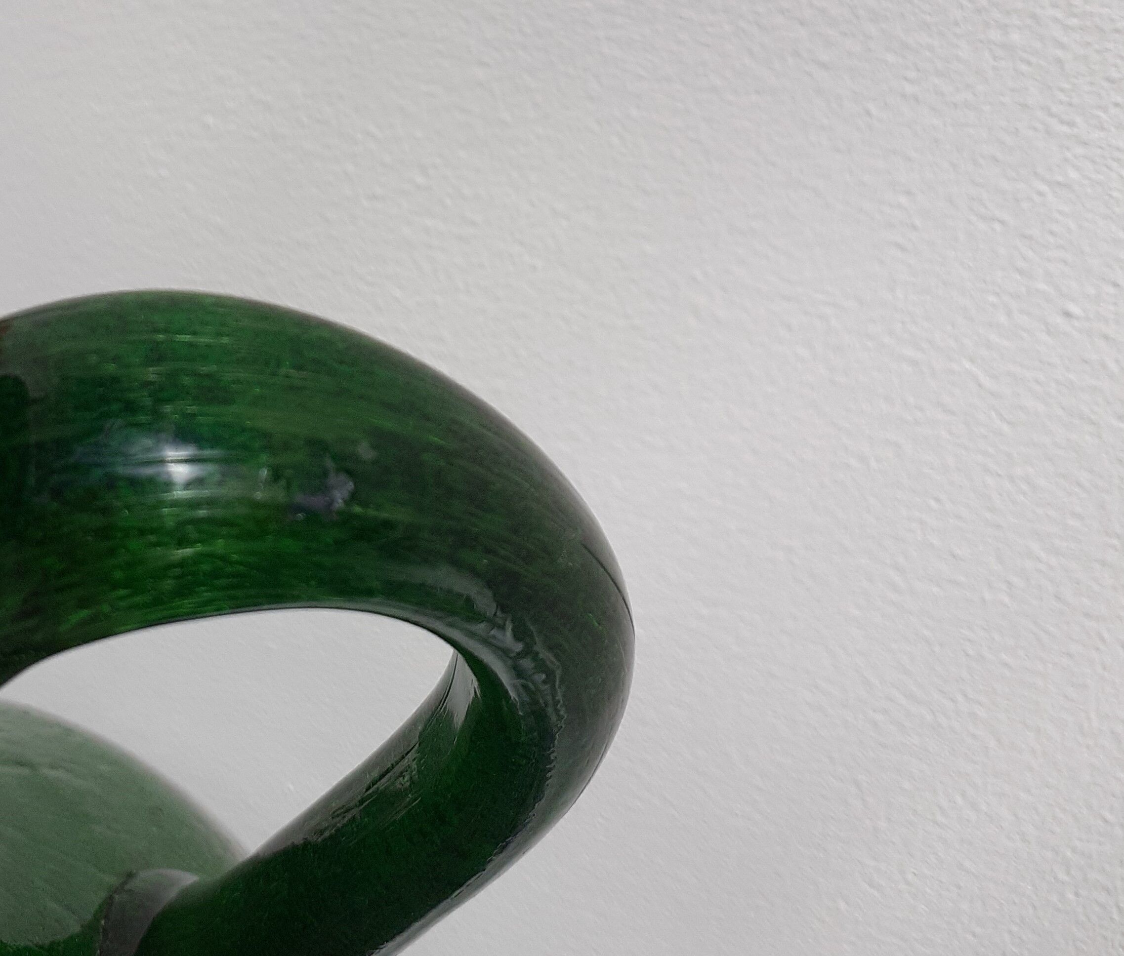 Service with green orangeade