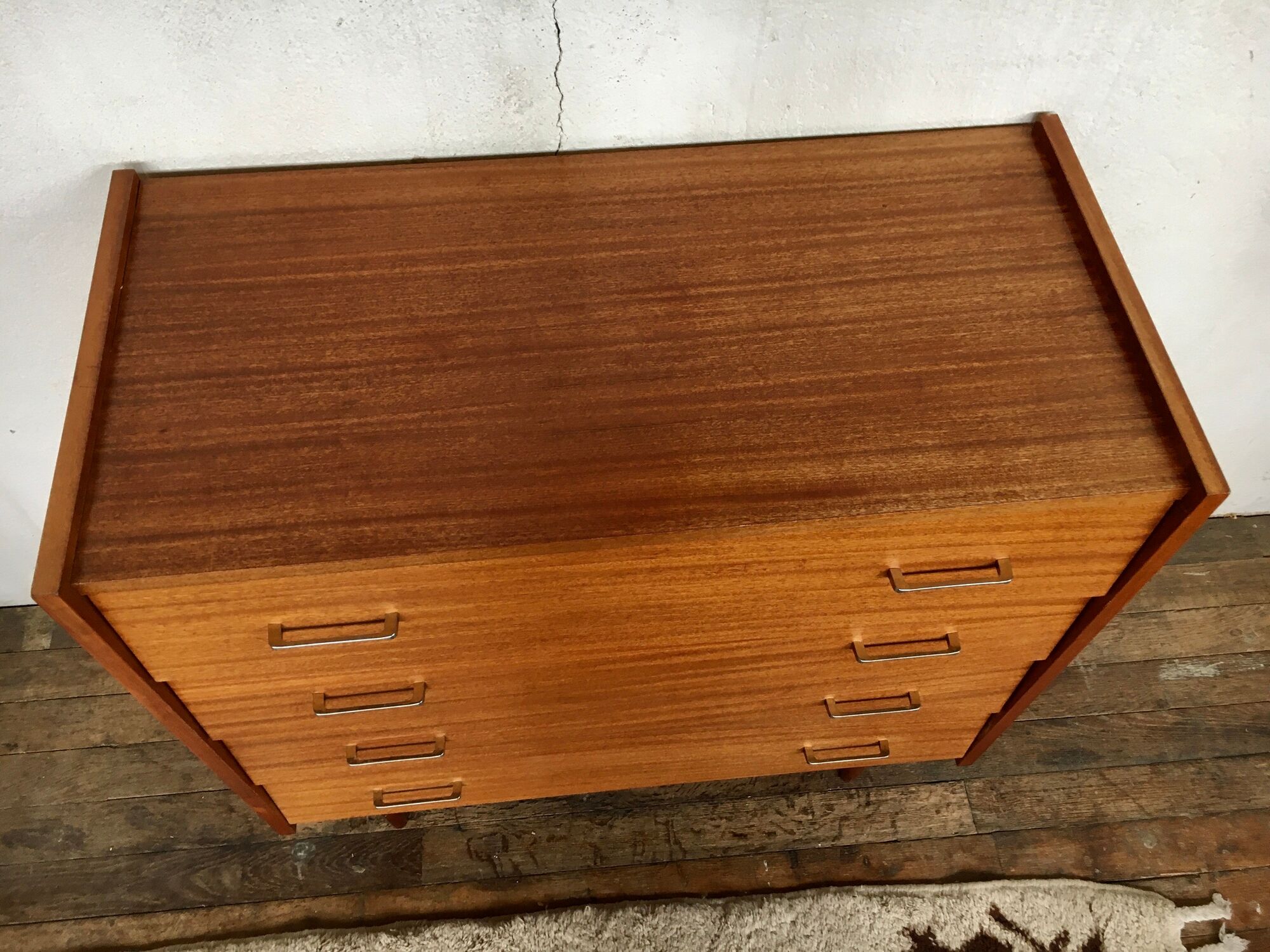 Commode chiffonnier teck vintage pieds fuseaux 1950 60