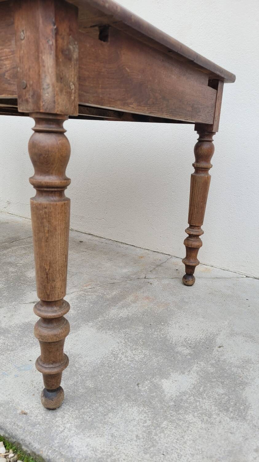 Rustic farm table in solid oak, Louis Philippe legs, 19th century - 1m40