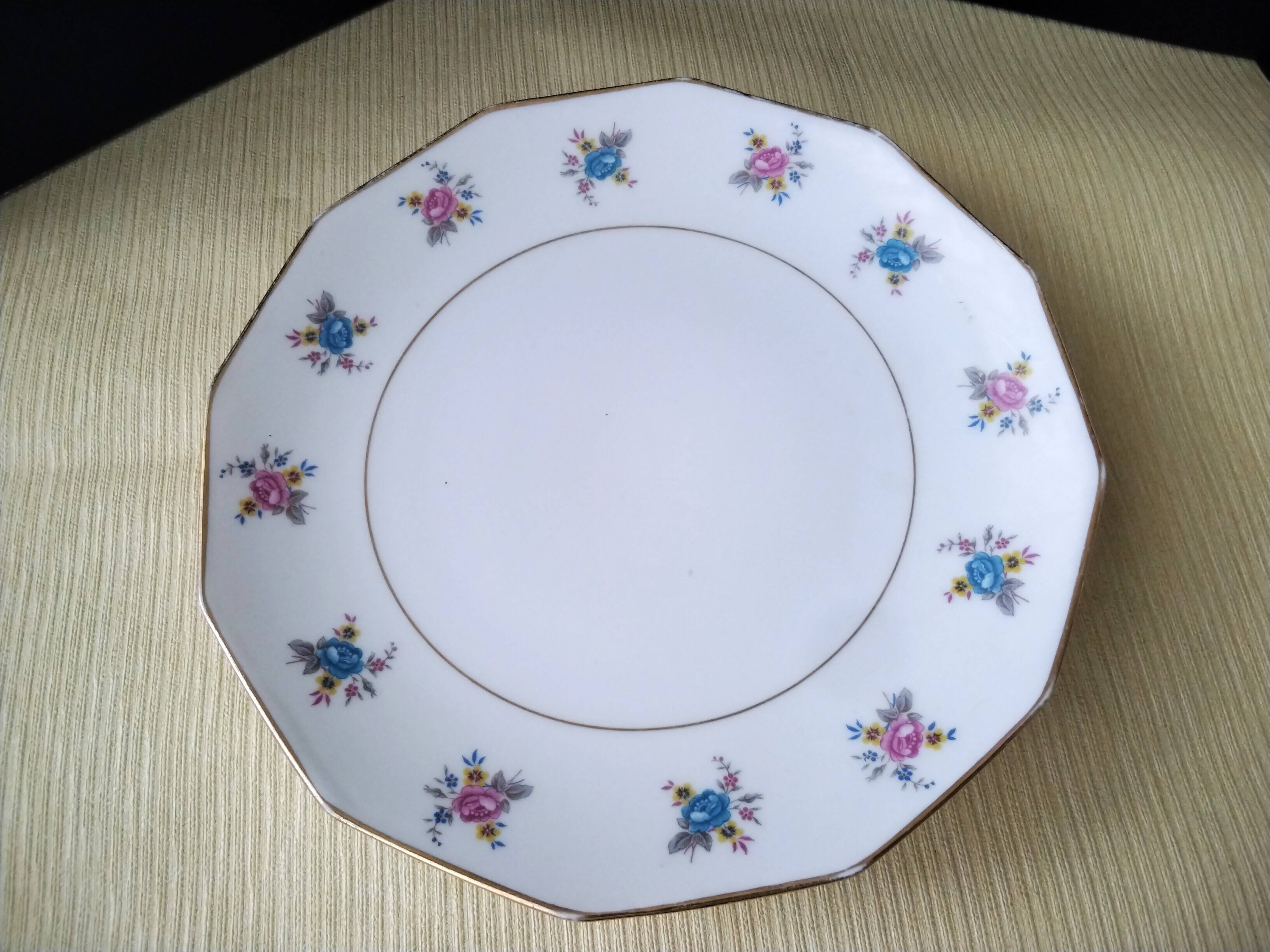 Compote dish, footed bowl in Limoges porcelain.