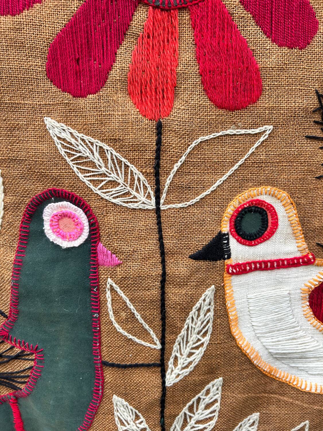 Tenture brodée oiseaux/ fleurs années 60/70
