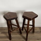 Paire de tabourets hauts tripodes en orme Aranjou