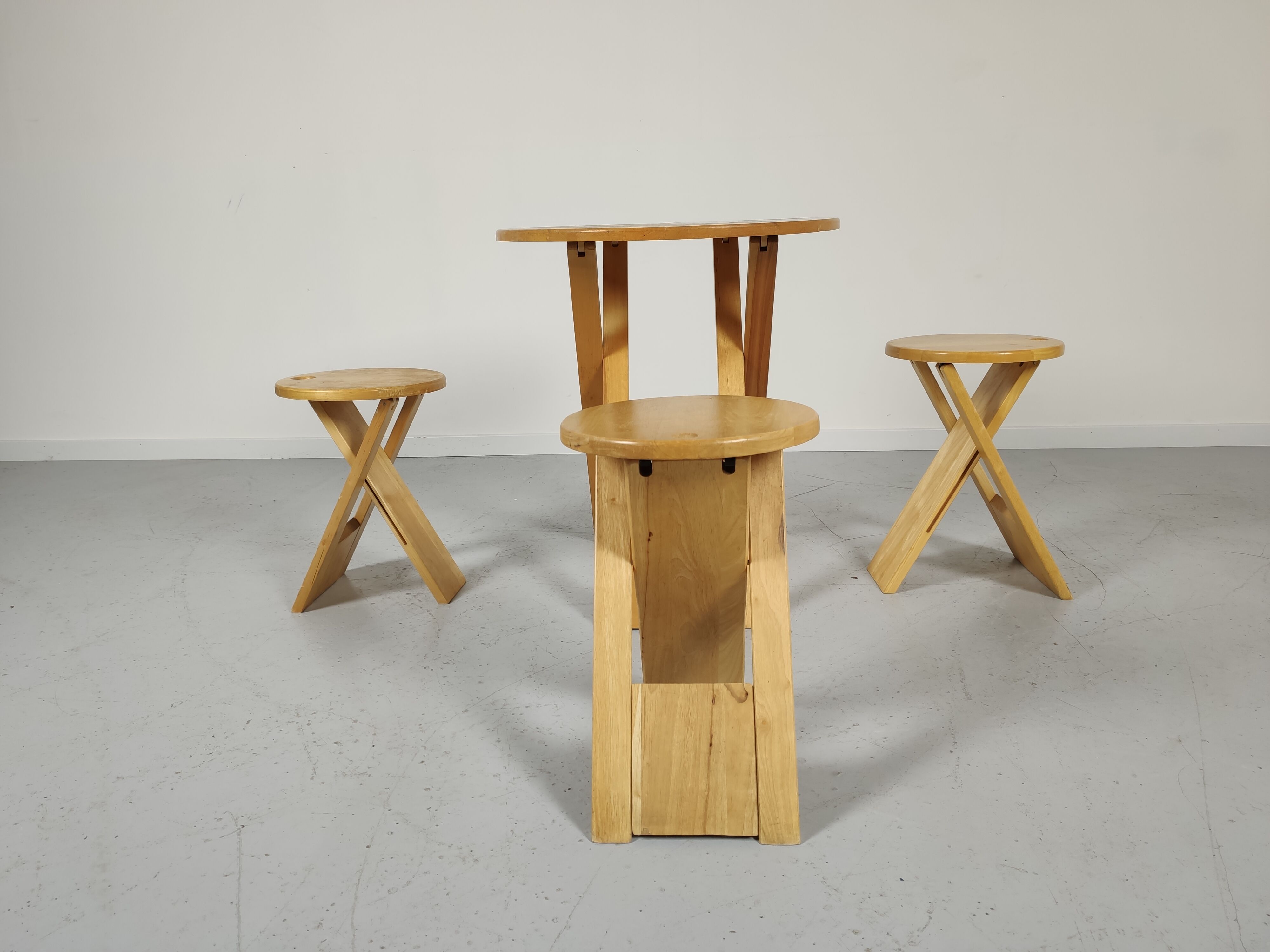 Table set - 3 Roger Tallon 1970s folding stools