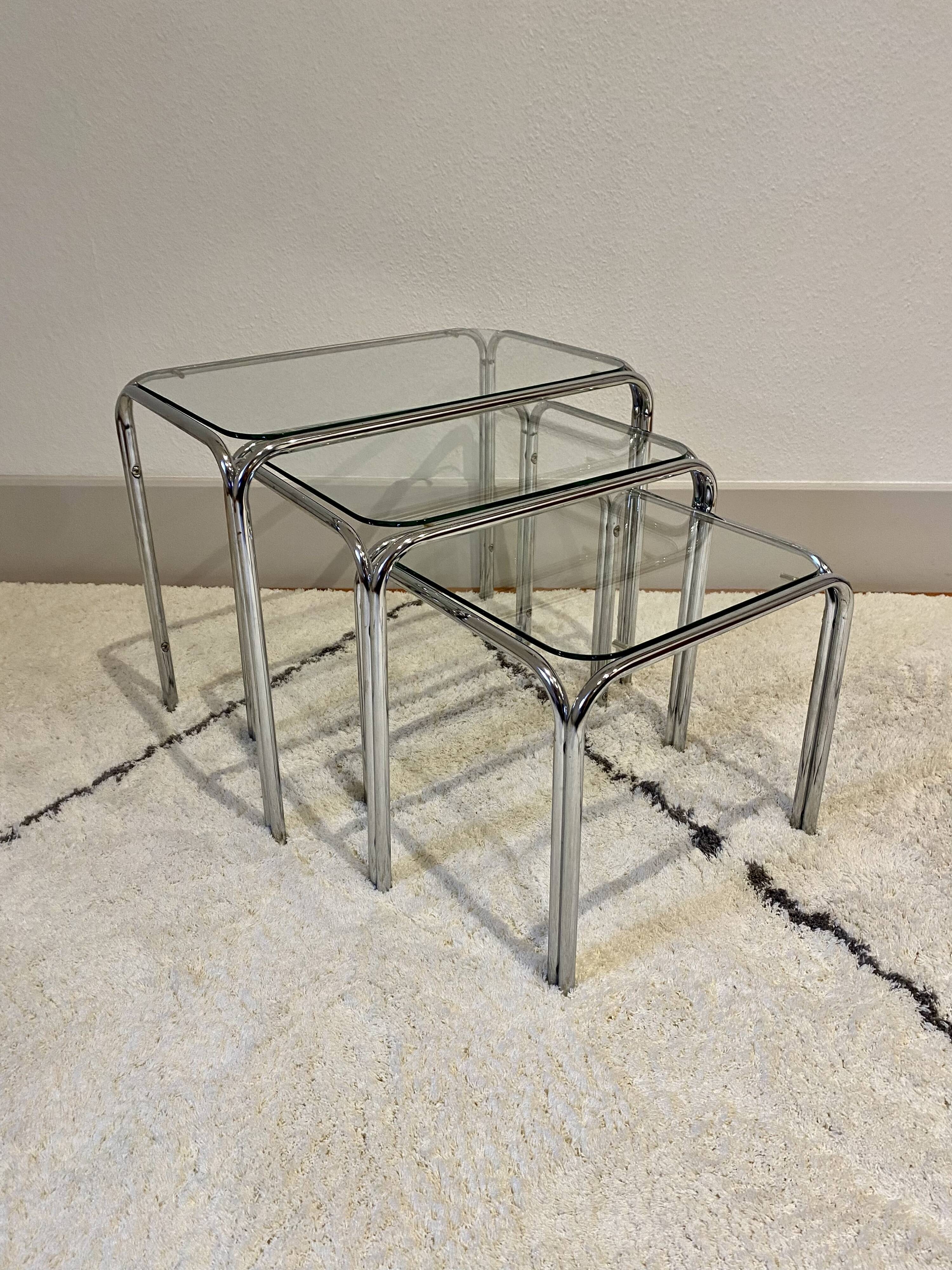 Vintage gigognes tables