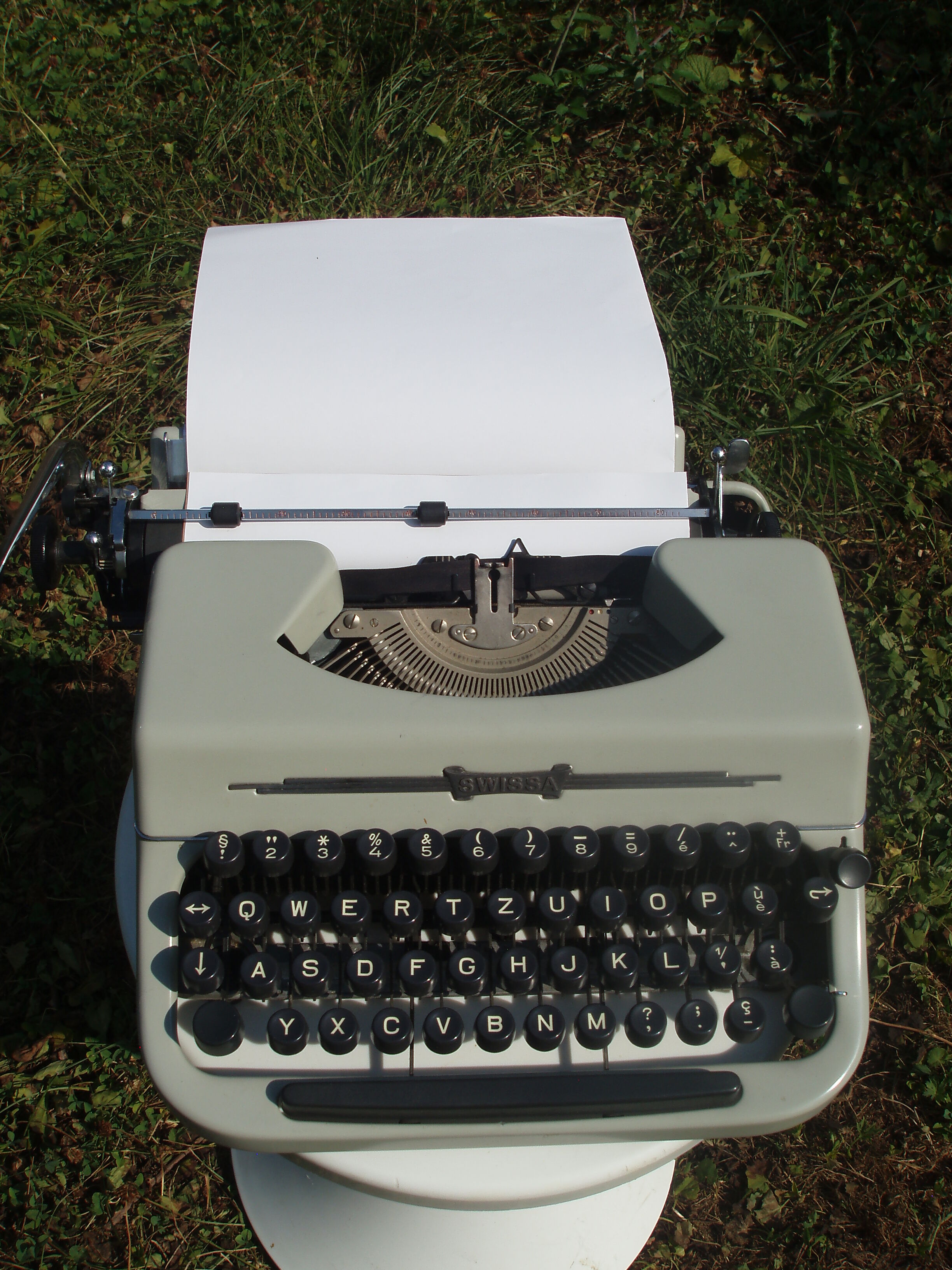 Typewriter complete swissa revised with his bag and his directions