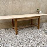 Stripped and extendable farm table