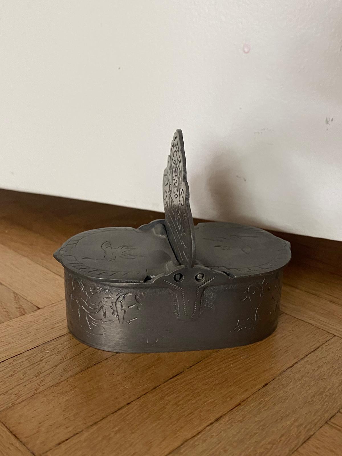 Saliere et poivrier en etain