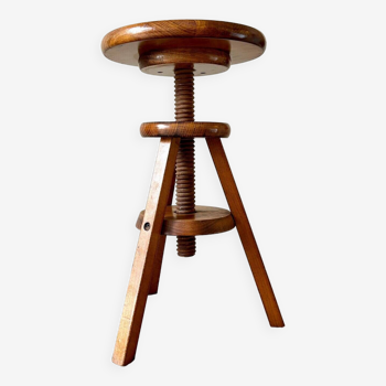 Wooden screw tripod stool