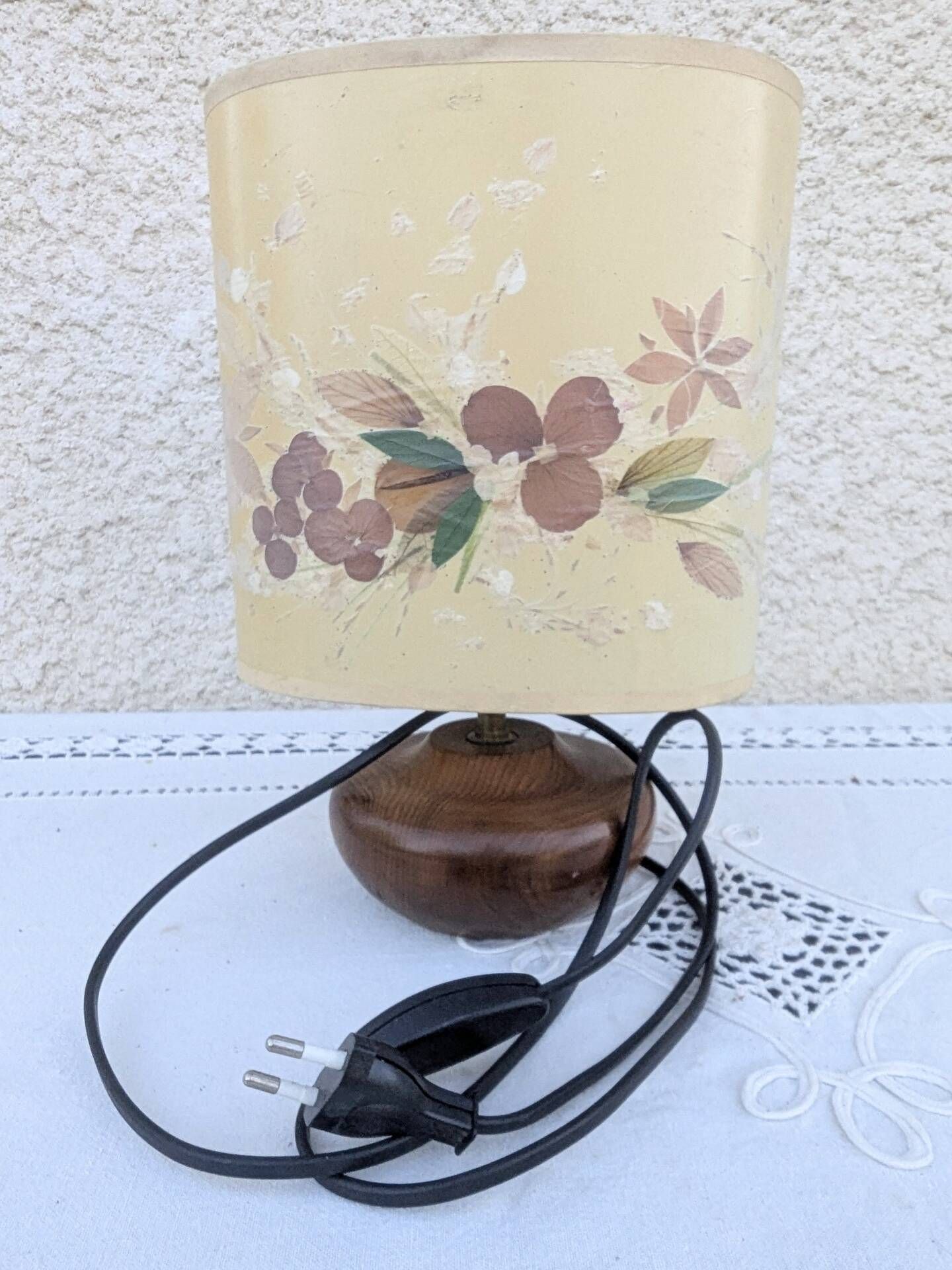 Vintage bedside lamp 60s 70s wooden base dried flower lampshade