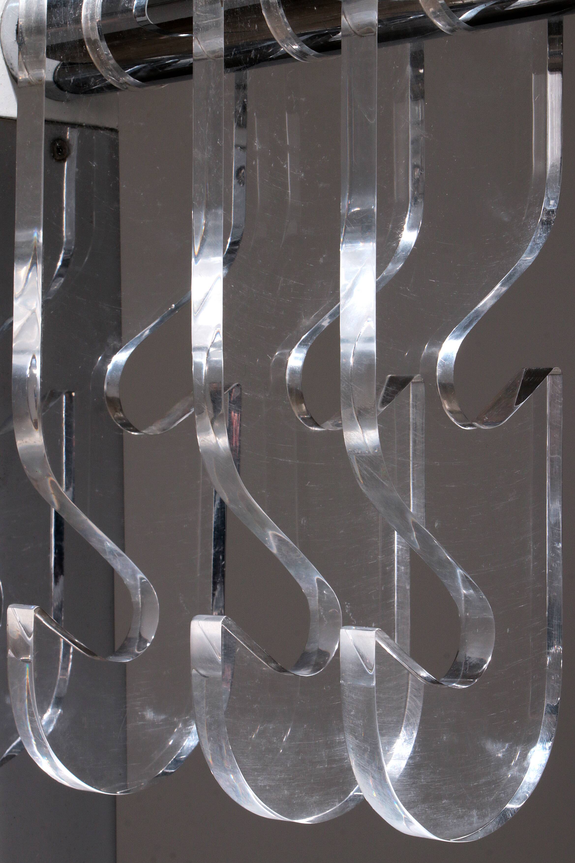 Italian Design Coat rack with white marble base and chrome uprights, 1970