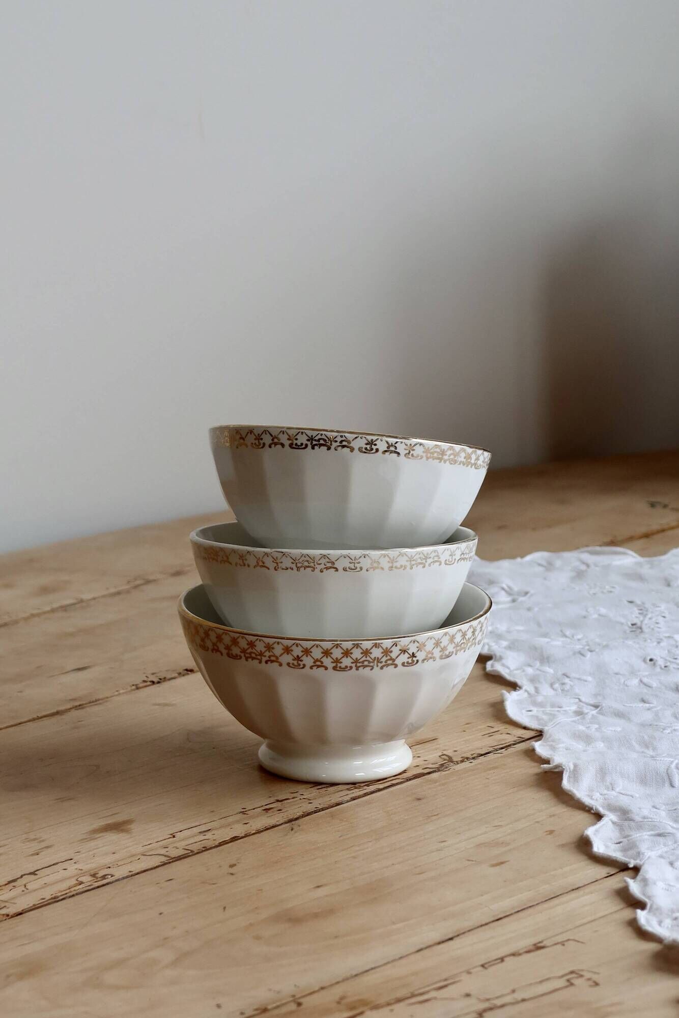 Vintage trio of coffee with milk porcelain in white – Frieze and border do