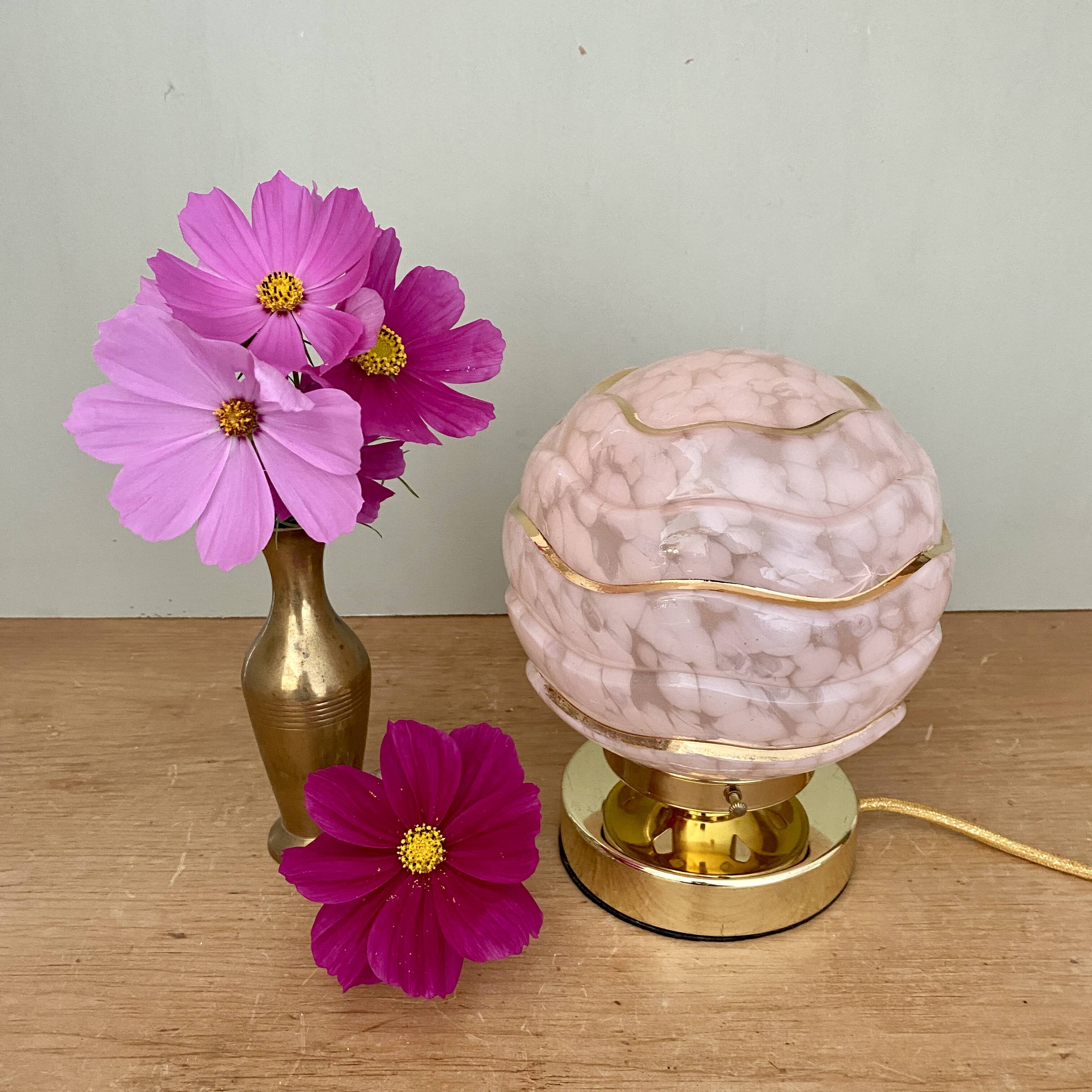 Vintage art deco globe table lamp in pink and gold Clichy glass